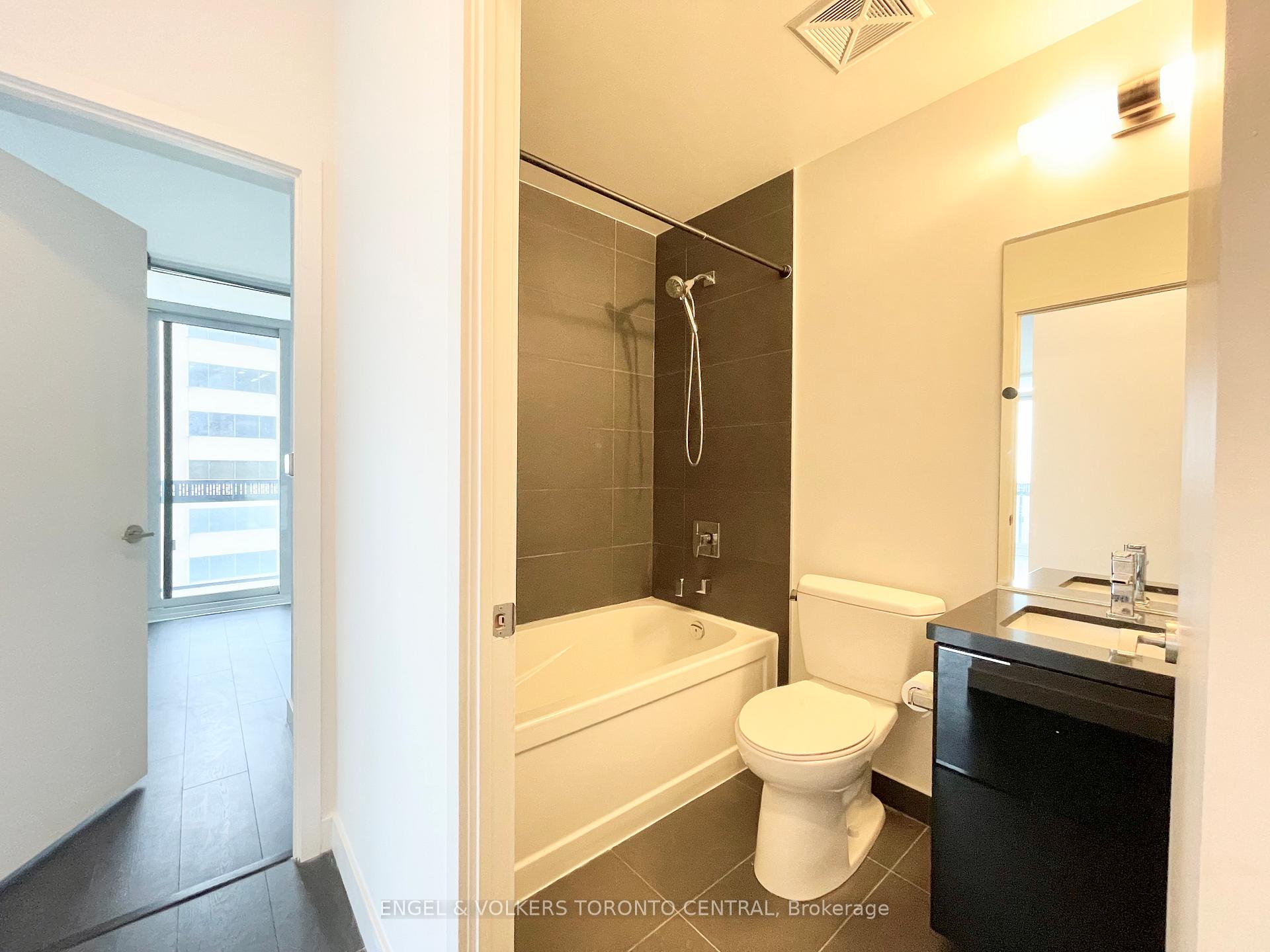 Photo 13 of Unit 3002, 8 Eglinton Avenue E, Toronto, Mount Pleasant West — HOMEH