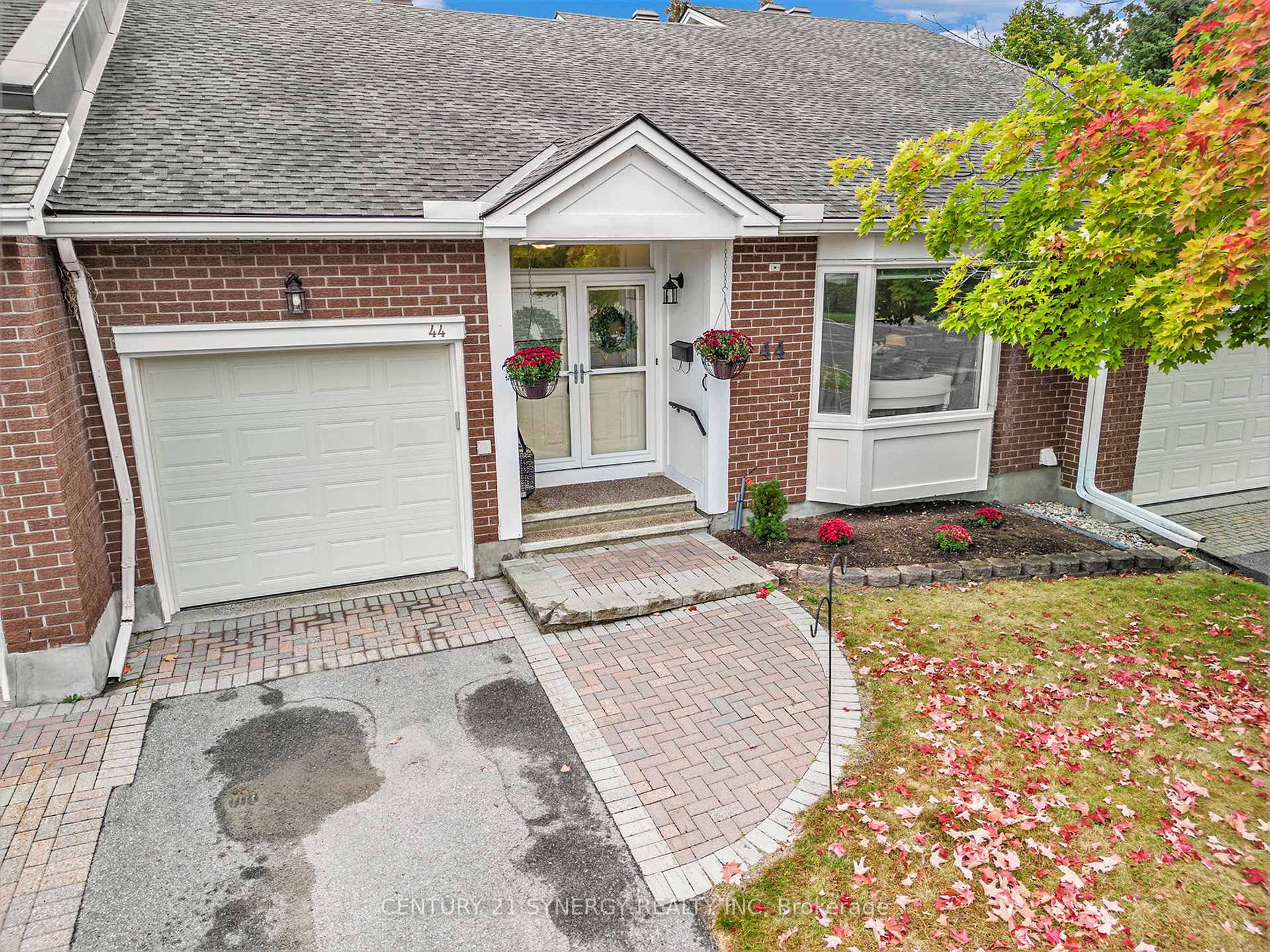 Photo 3 of 44 Innesbrook Court, Ottawa, Stittsville (Central) — HOMEH