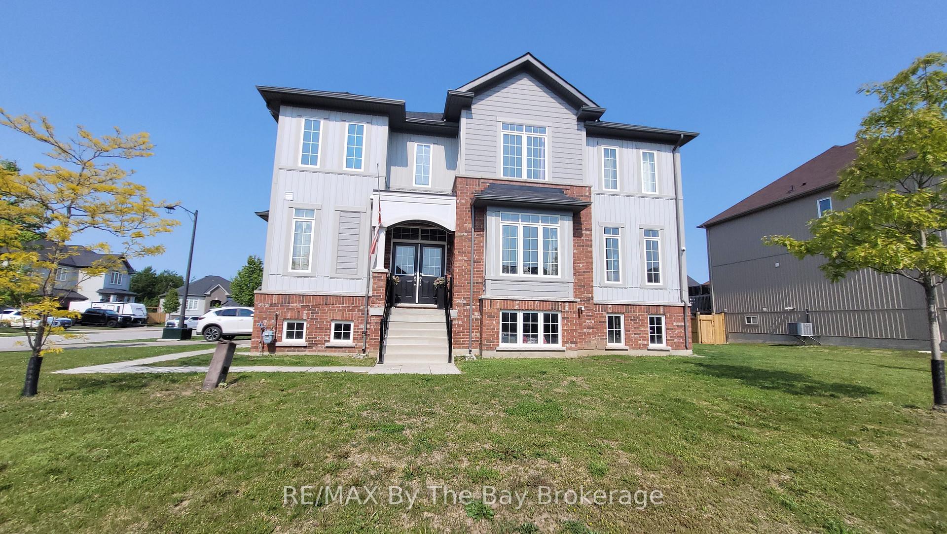 Photo 2 of 218 Roy Drive, Clearview, Stayner — HOMEH