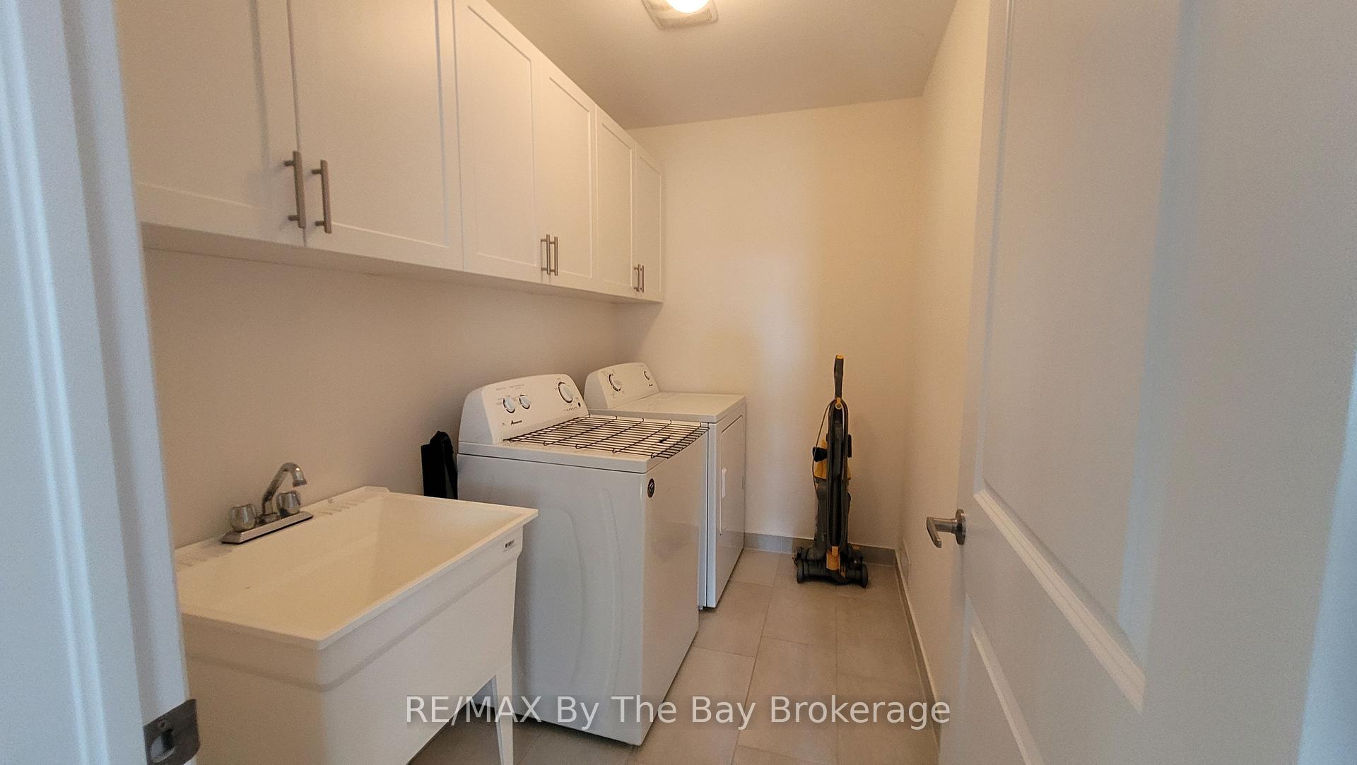 Photo 13 of 218 Roy Drive, Clearview, Stayner — HOMEH