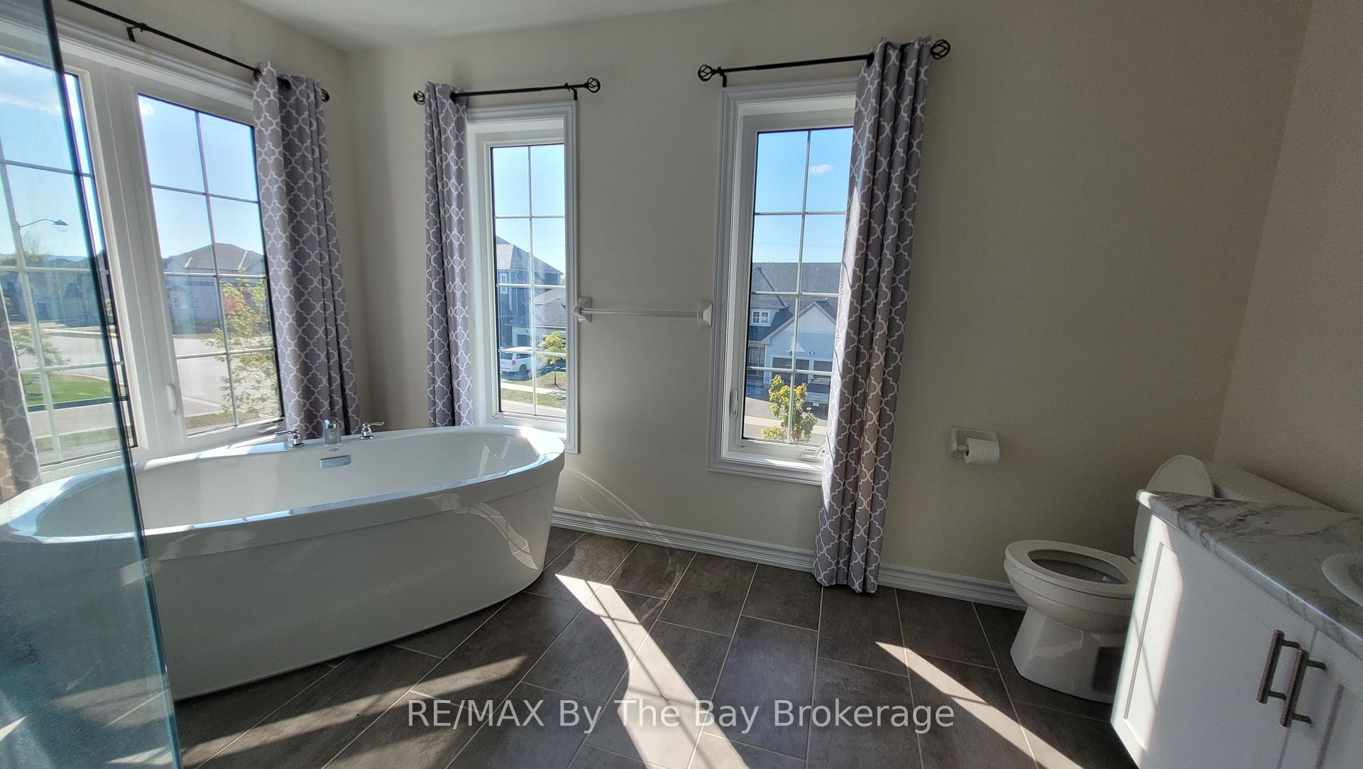 Photo 14 of 218 Roy Drive, Clearview, Stayner — HOMEH