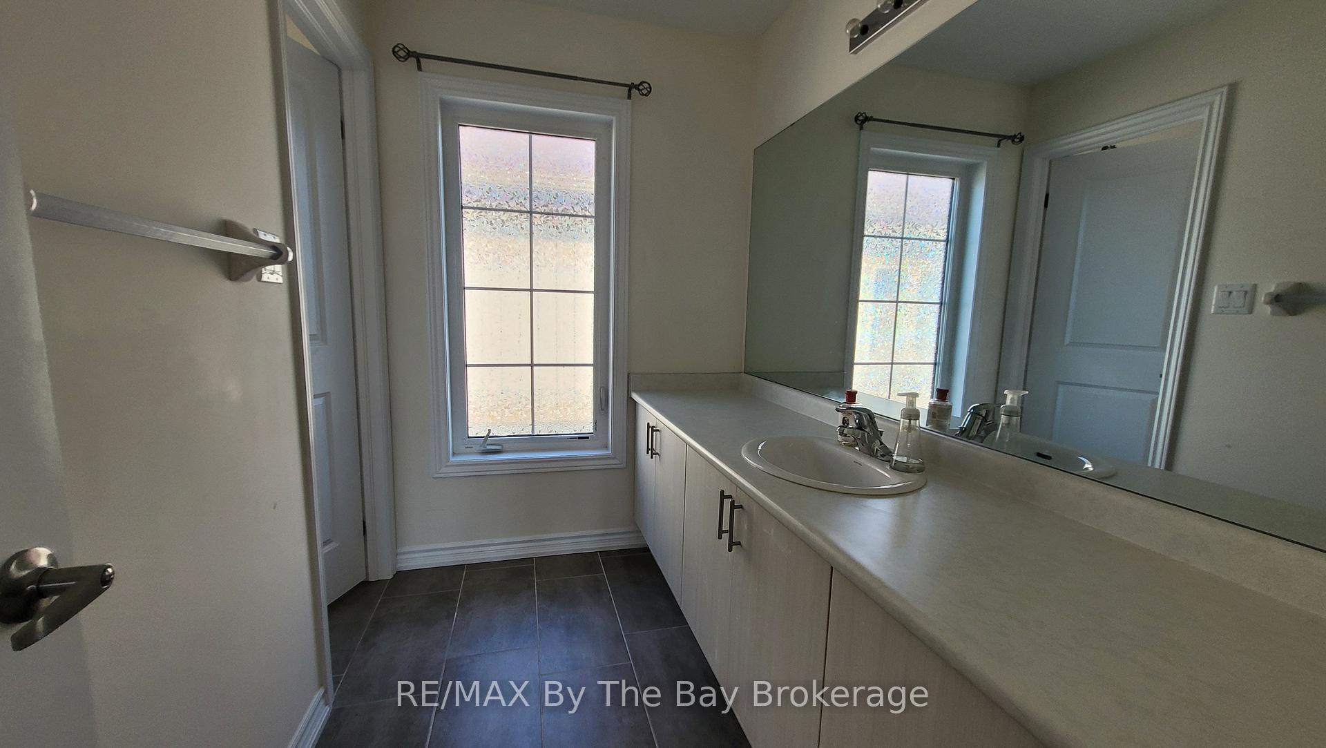 Photo 16 of 218 Roy Drive, Clearview, Stayner — HOMEH