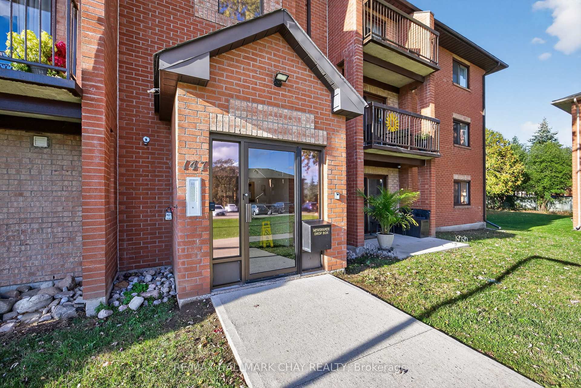 Photo 2 of Unit G9, 147 Edgehill Drive, Barrie, Letitia Heights — HOMEH