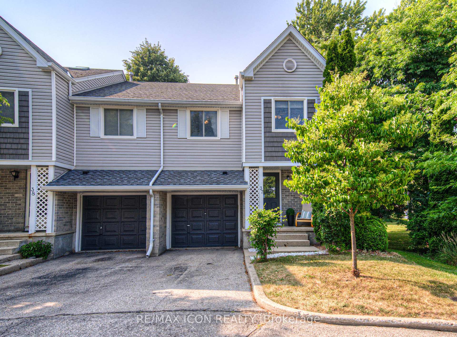 Photo 2 of Unit 37, 54 Green Valley Drive, Kitchener, Pioneer Park — HOMEH