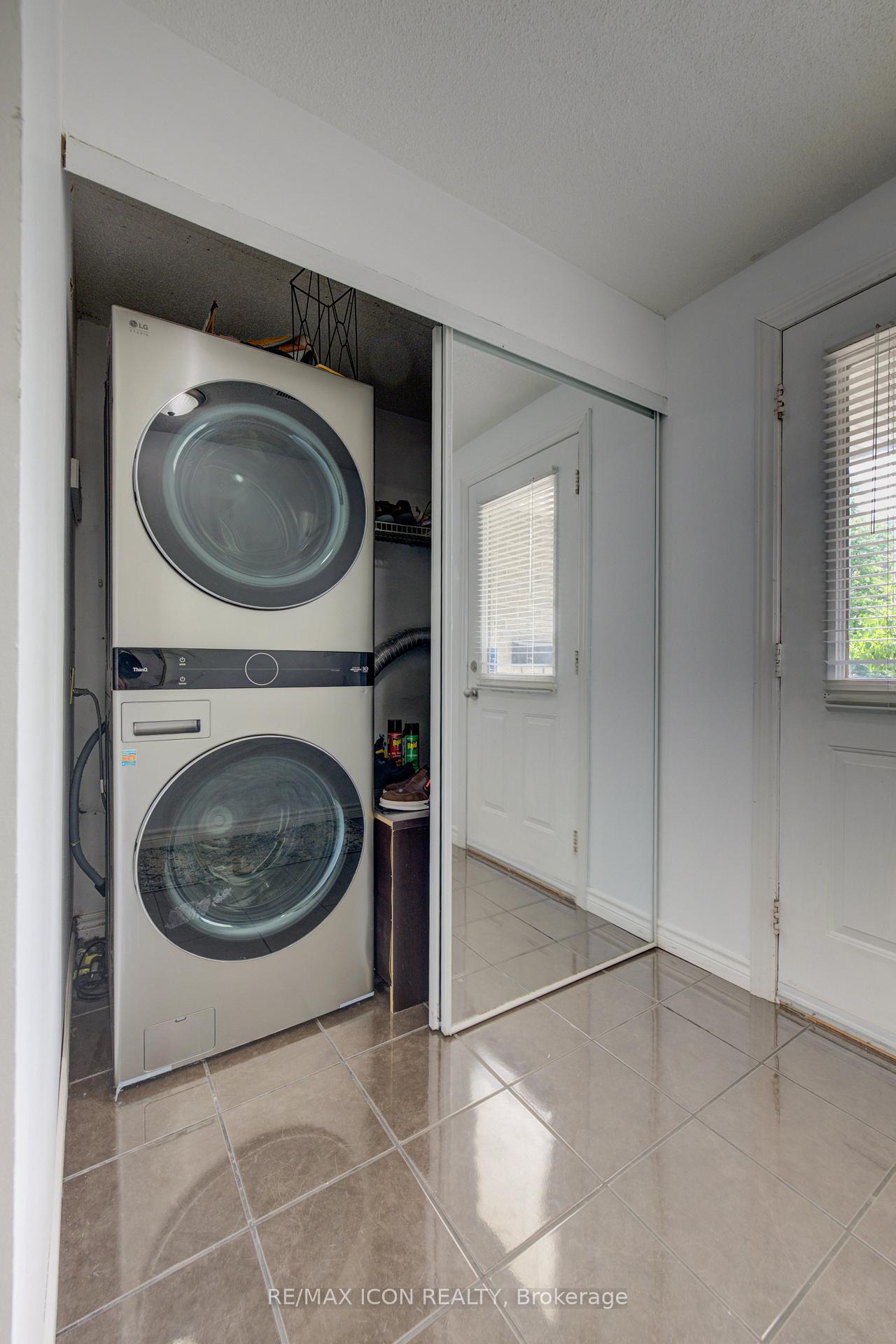 Photo 4 of Unit 37, 54 Green Valley Drive, Kitchener, Pioneer Park — HOMEH