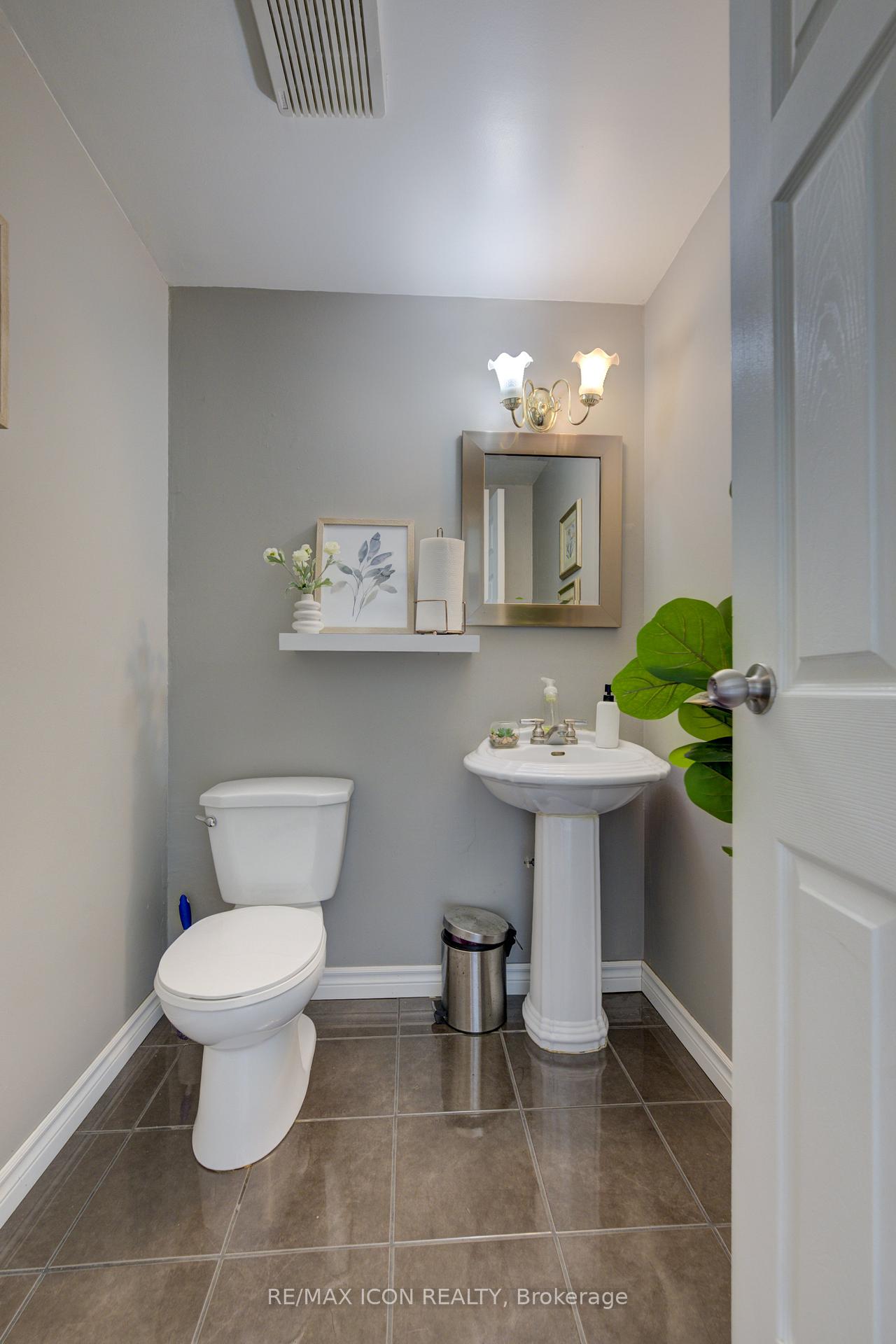 Photo 5 of Unit 37, 54 Green Valley Drive, Kitchener, Pioneer Park — HOMEH