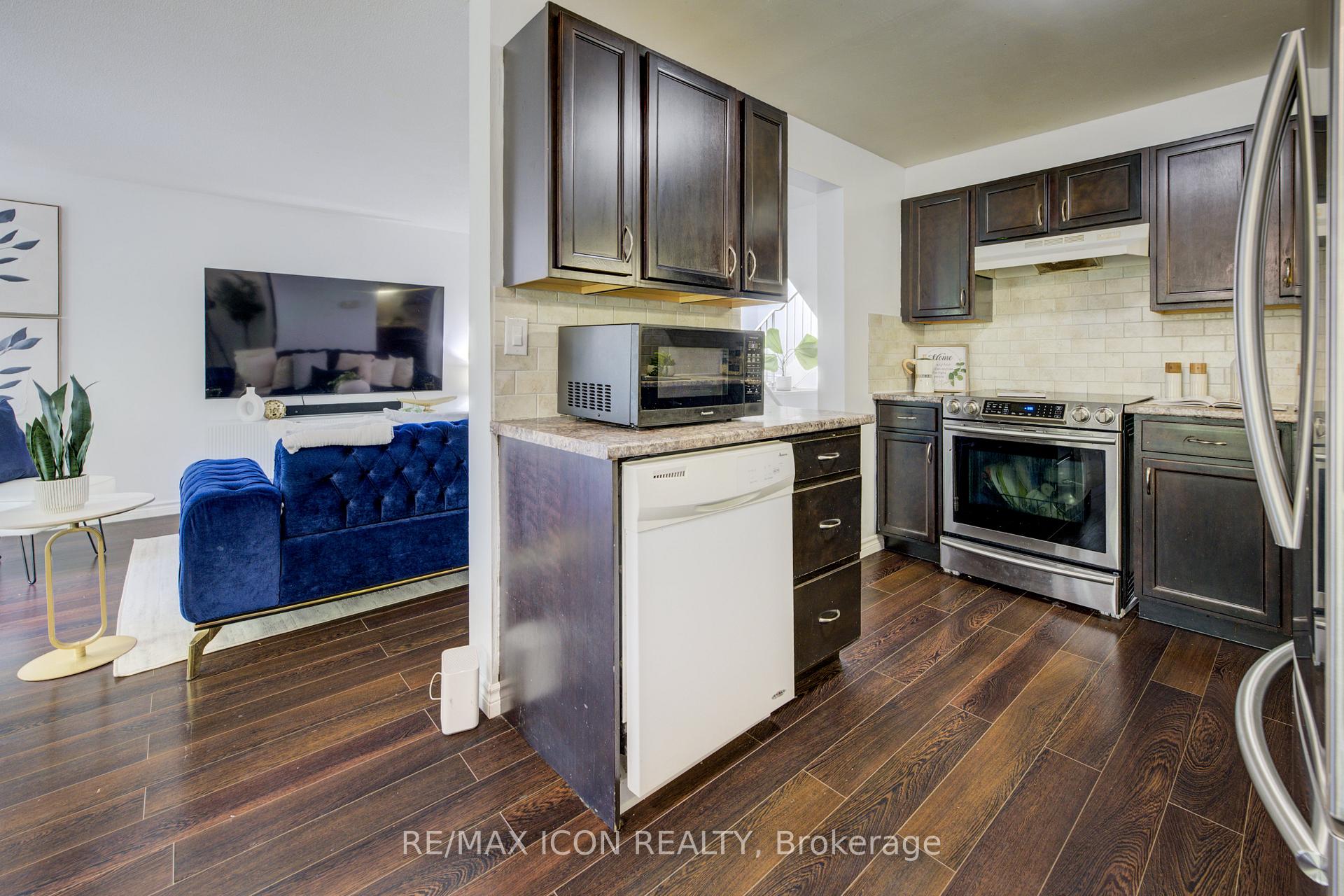 Photo 13 of Unit 37, 54 Green Valley Drive, Kitchener, Pioneer Park — HOMEH