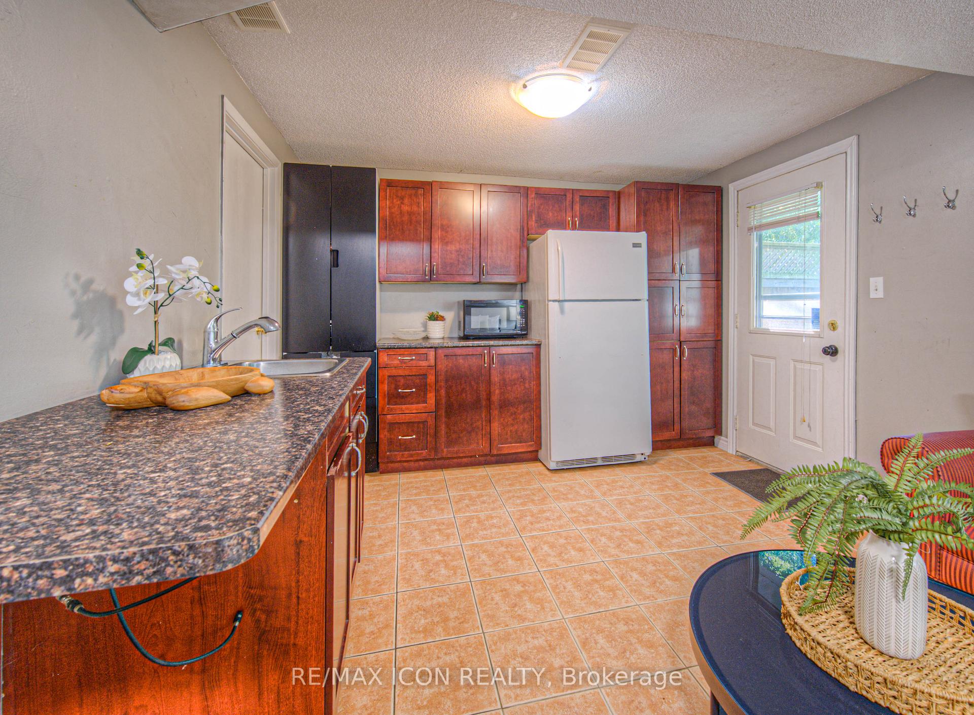 Photo 26 of Unit 37, 54 Green Valley Drive, Kitchener, Pioneer Park — HOMEH