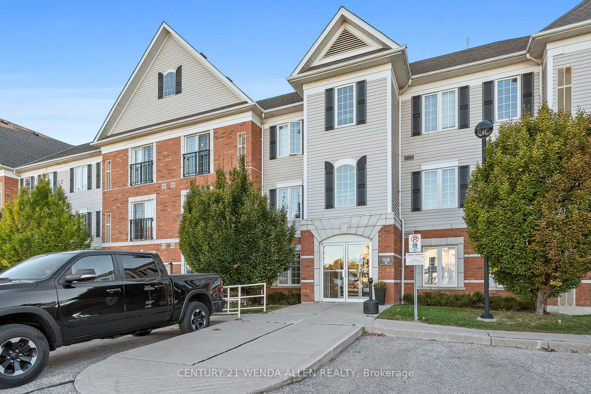 Photo 4 of Unit #309, 98 Aspen Spring Drive, Clarington, Bowmanville — HOMEH