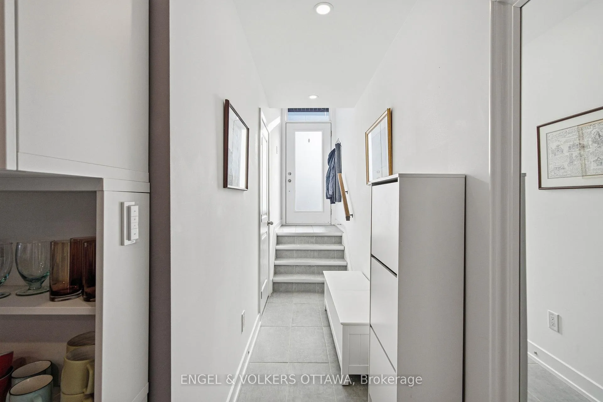 Photo 2 of Unit B, 310 Tulum Crescent, Ottawa, Kanata - Emerald Meadows/Trailwest — HOMEH