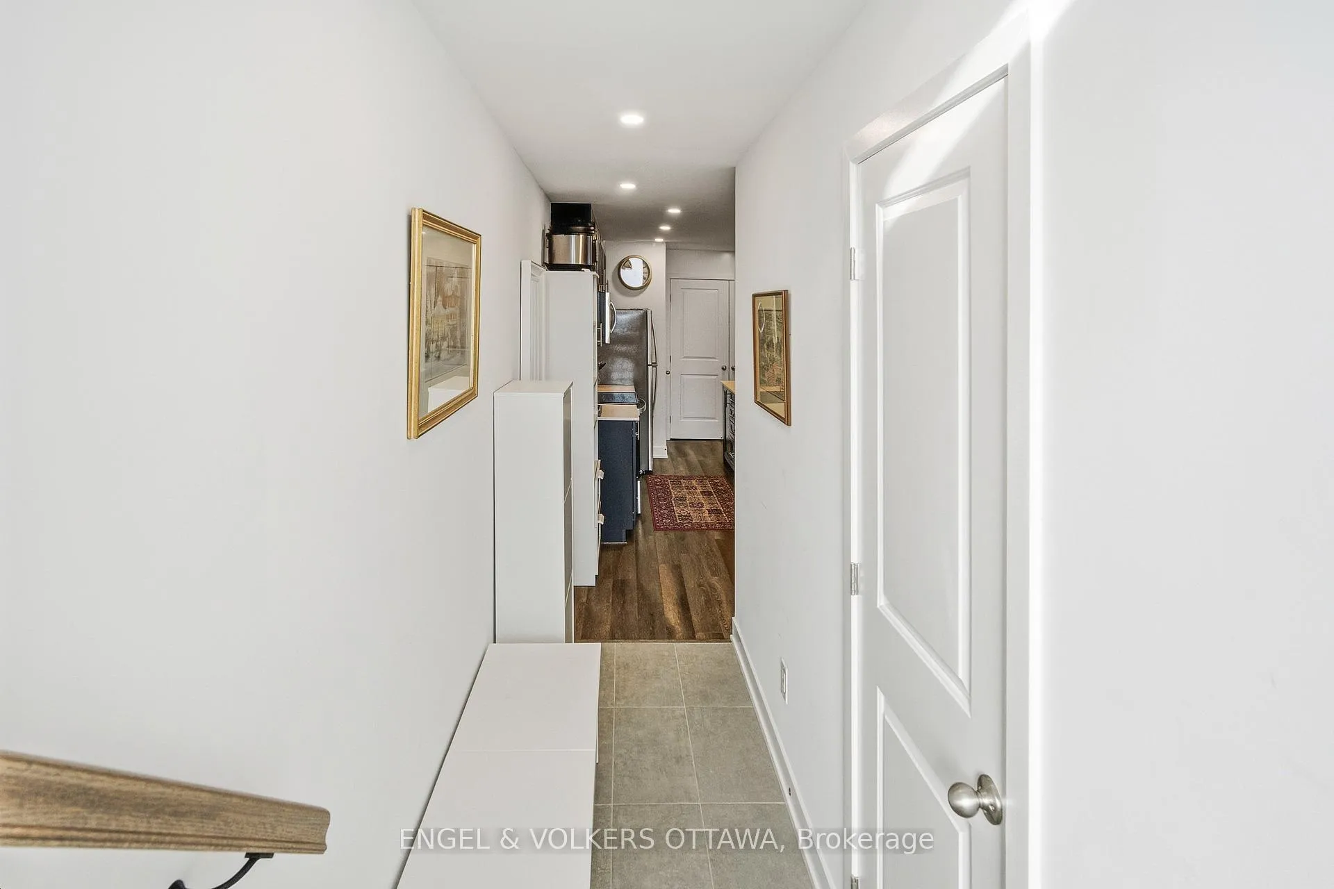 Photo 4 of Unit B, 310 Tulum Crescent, Ottawa, Kanata - Emerald Meadows/Trailwest — HOMEH