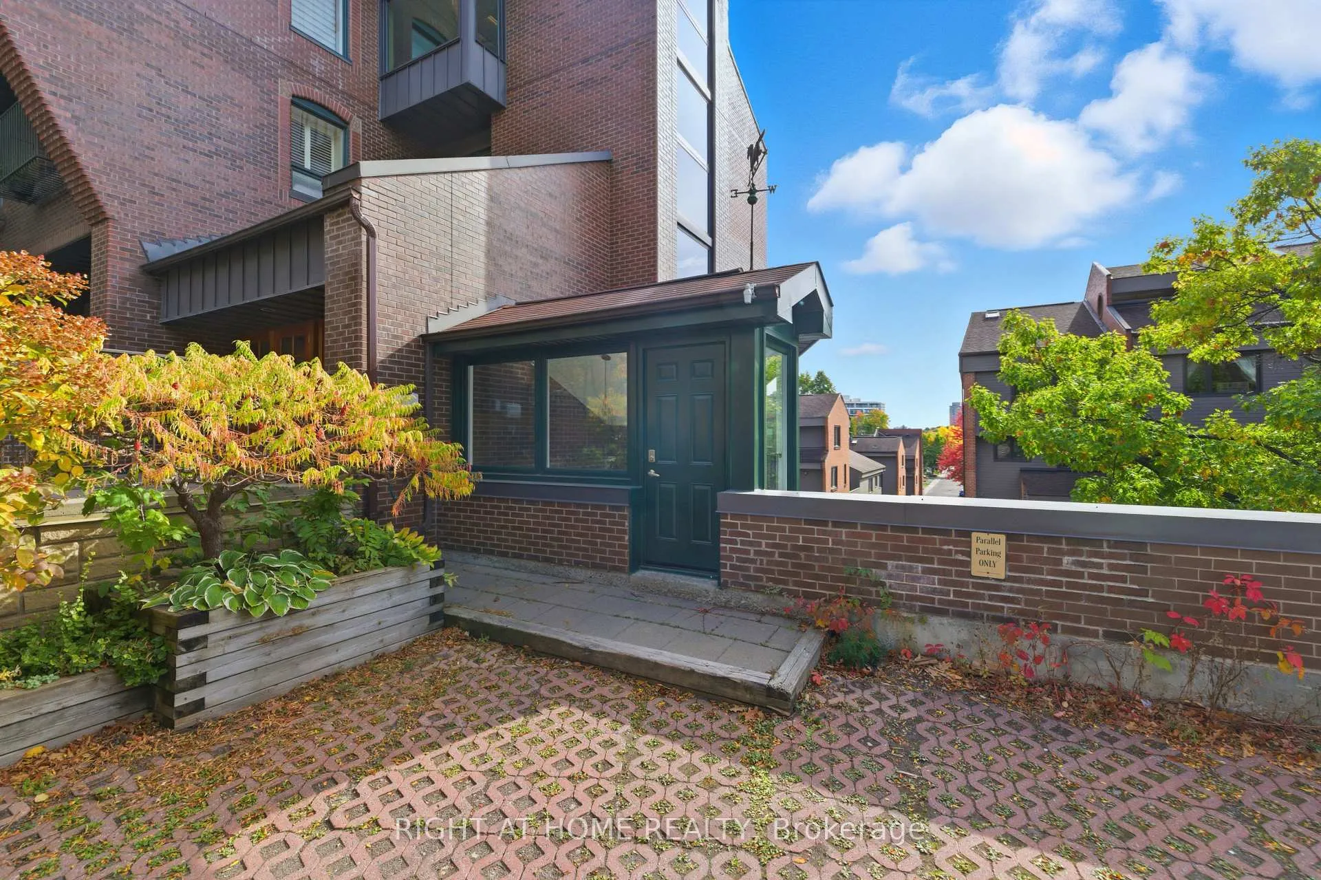 Front of Unit 21, 135 Springfield Road