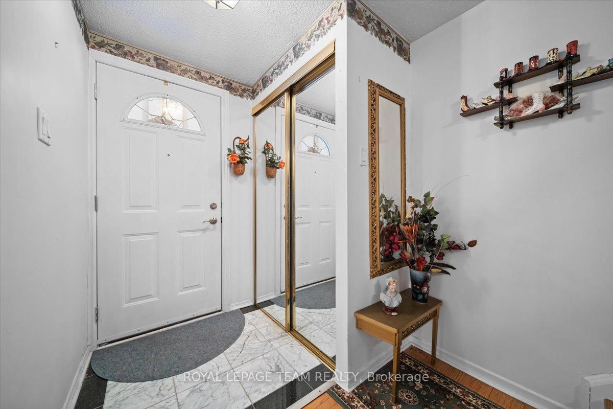 Photo 5 of Unit 40, 1295 Ledbury Avenue S, Ottawa, Ellwood — HOMEH