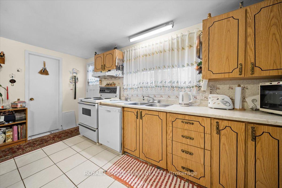 Photo 6 of Unit 40, 1295 Ledbury Avenue S, Ottawa, Ellwood — HOMEH