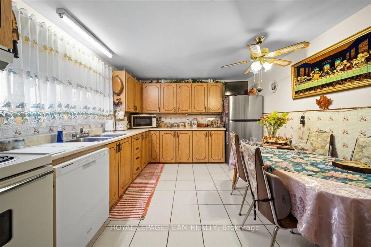 Photo 7 of Unit 40, 1295 Ledbury Avenue S, Ottawa, Ellwood — HOMEH