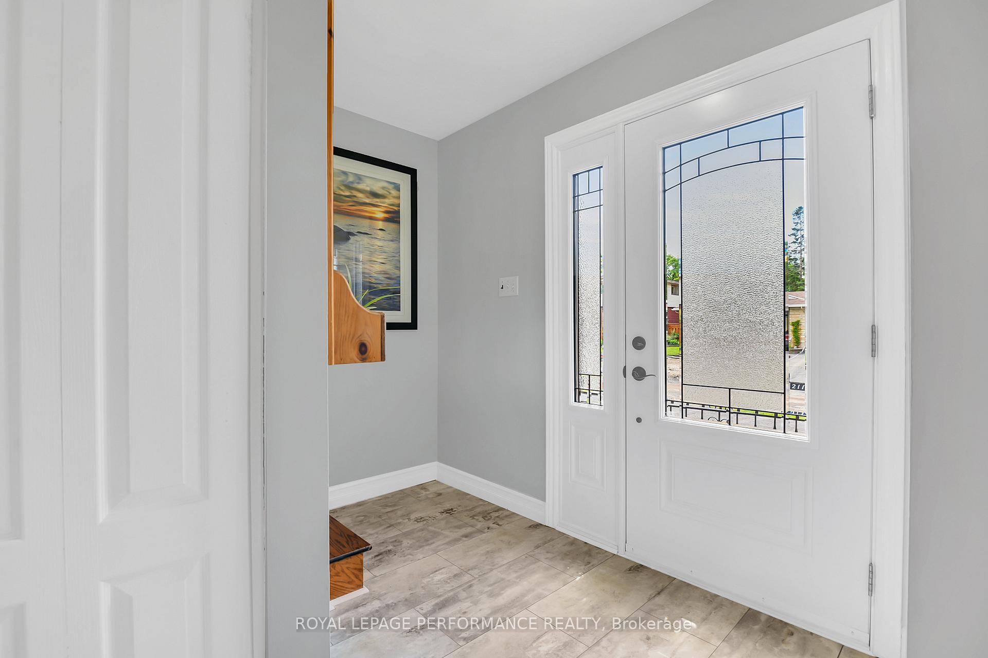 Photo 3 of 2117 Valley Drive, Ottawa, Elmvale Acres/Urbandale — HOMEH