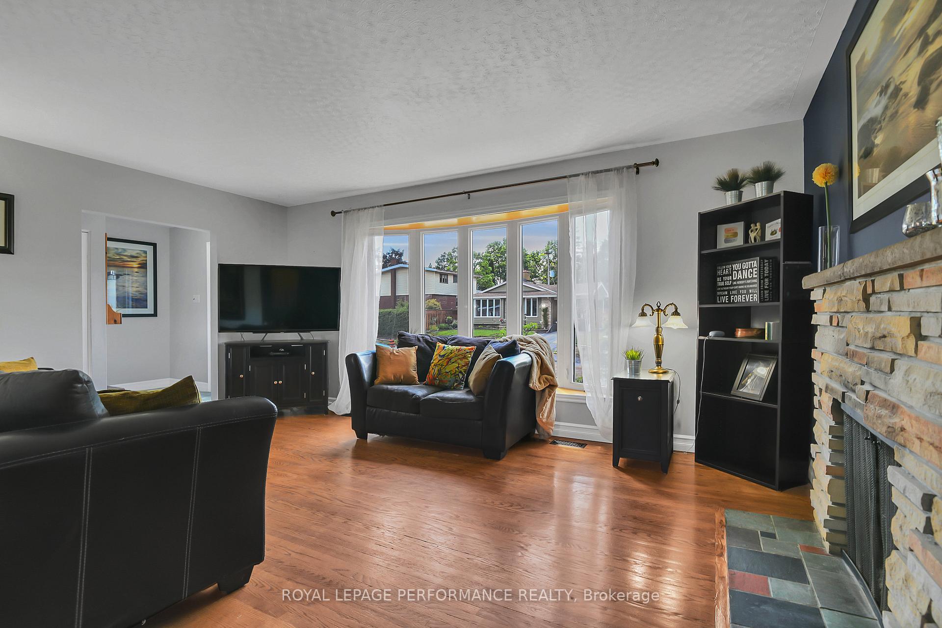 Photo 8 of 2117 Valley Drive, Ottawa, Elmvale Acres/Urbandale — HOMEH