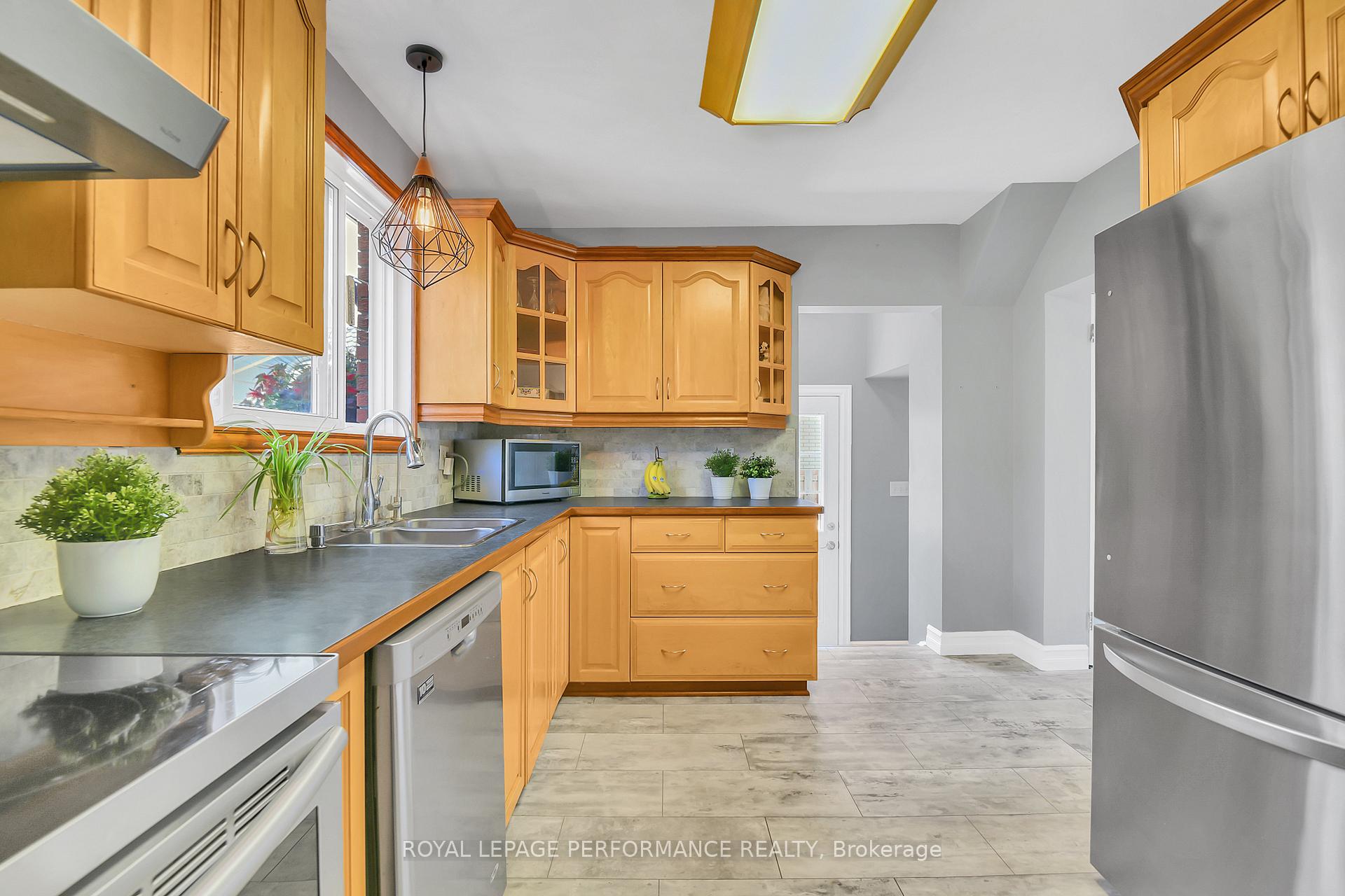 Photo 14 of 2117 Valley Drive, Ottawa, Elmvale Acres/Urbandale — HOMEH