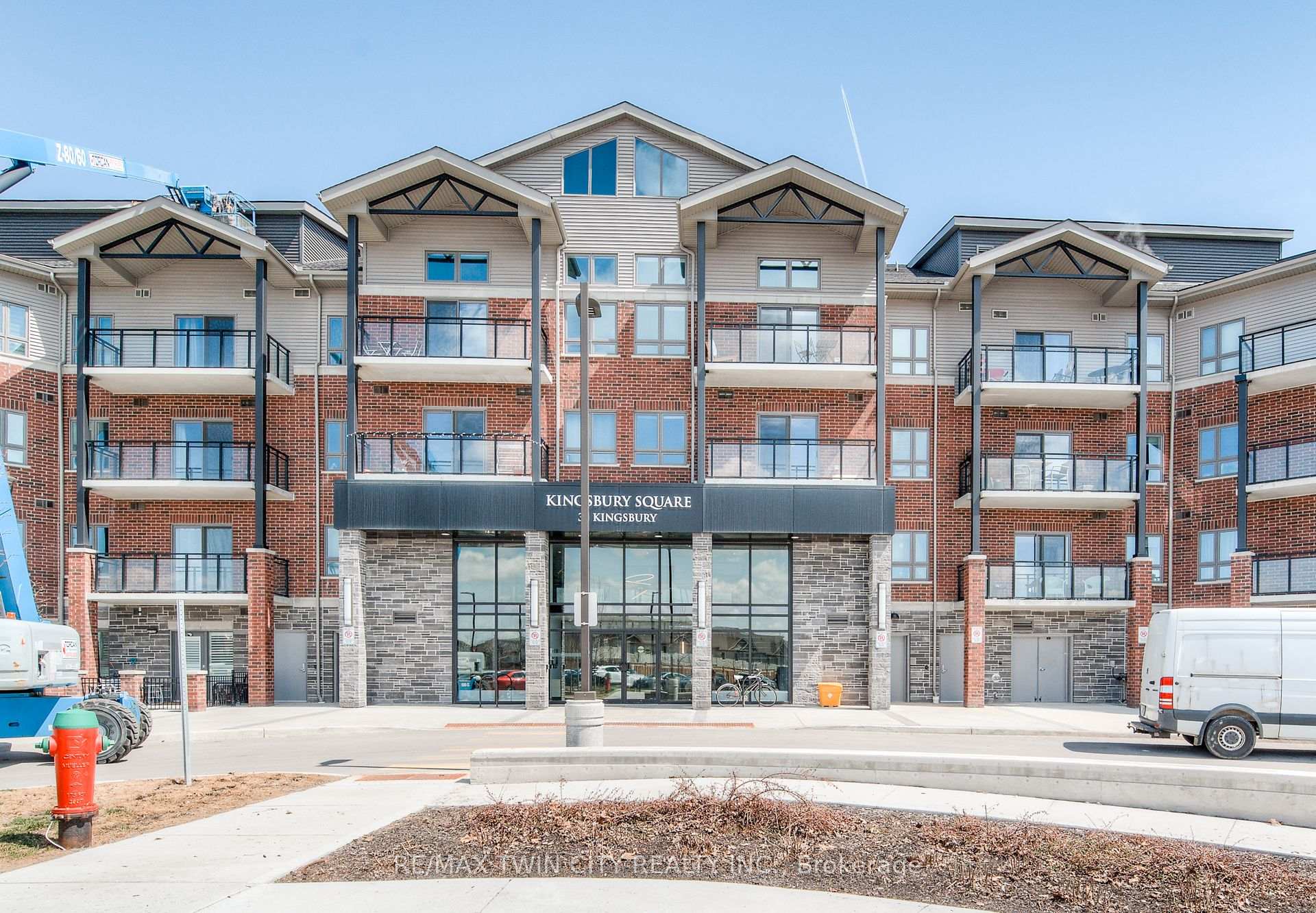 Front of Unit 327, 35 Kingsbury Square