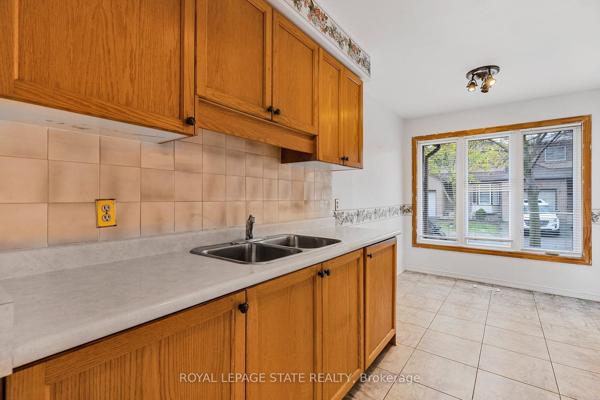 Photo 10 of Unit 21, 618 Barton Street, Hamilton, Stoney Creek — HOMEH