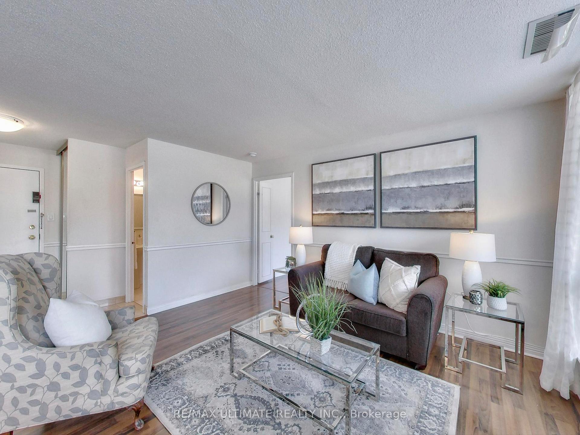 Photo 4 of Unit 101, 30 Wilson Street, Markham, Old Markham Village — HOMEH