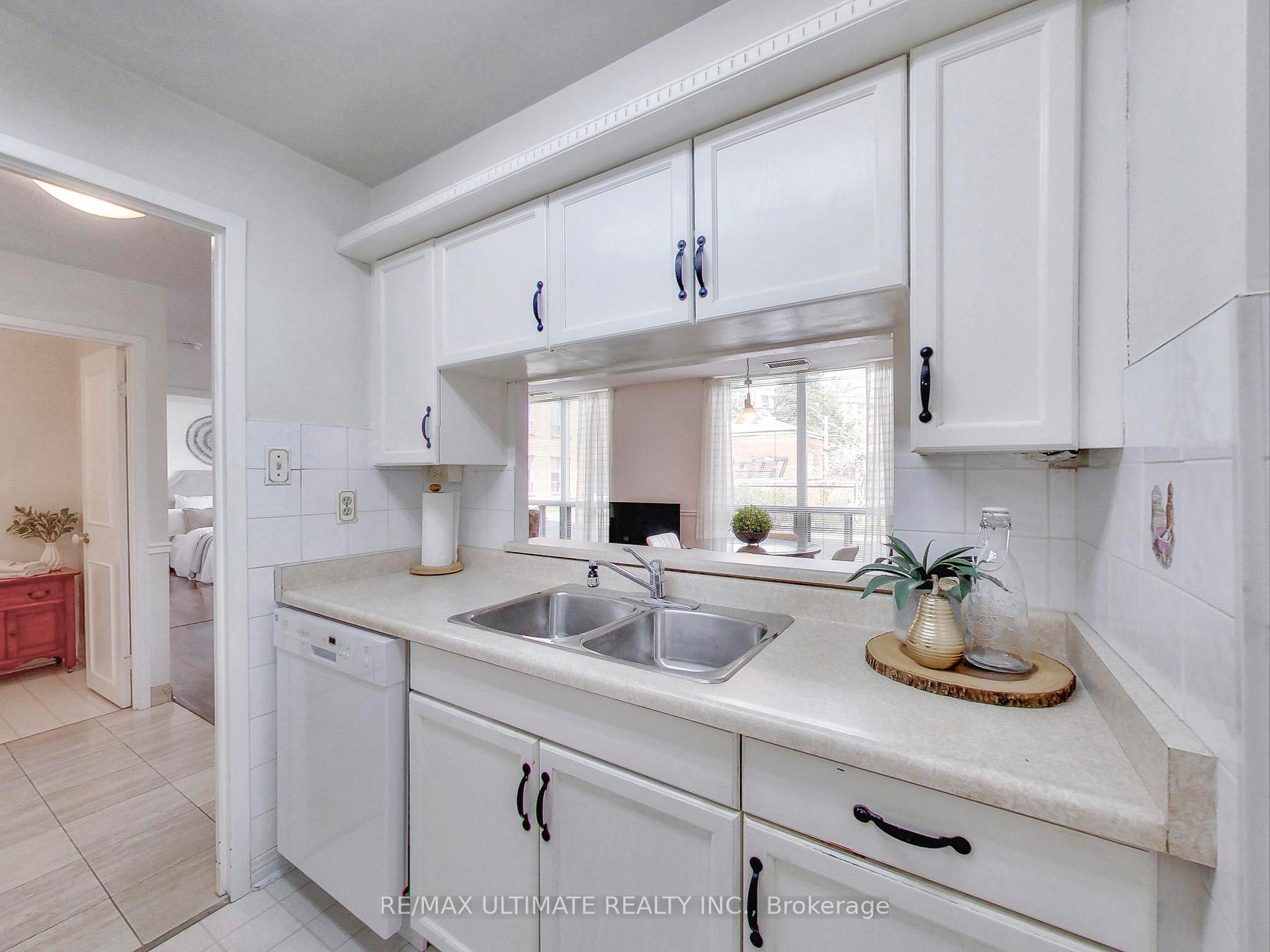 Photo 19 of Unit 101, 30 Wilson Street, Markham, Old Markham Village — HOMEH