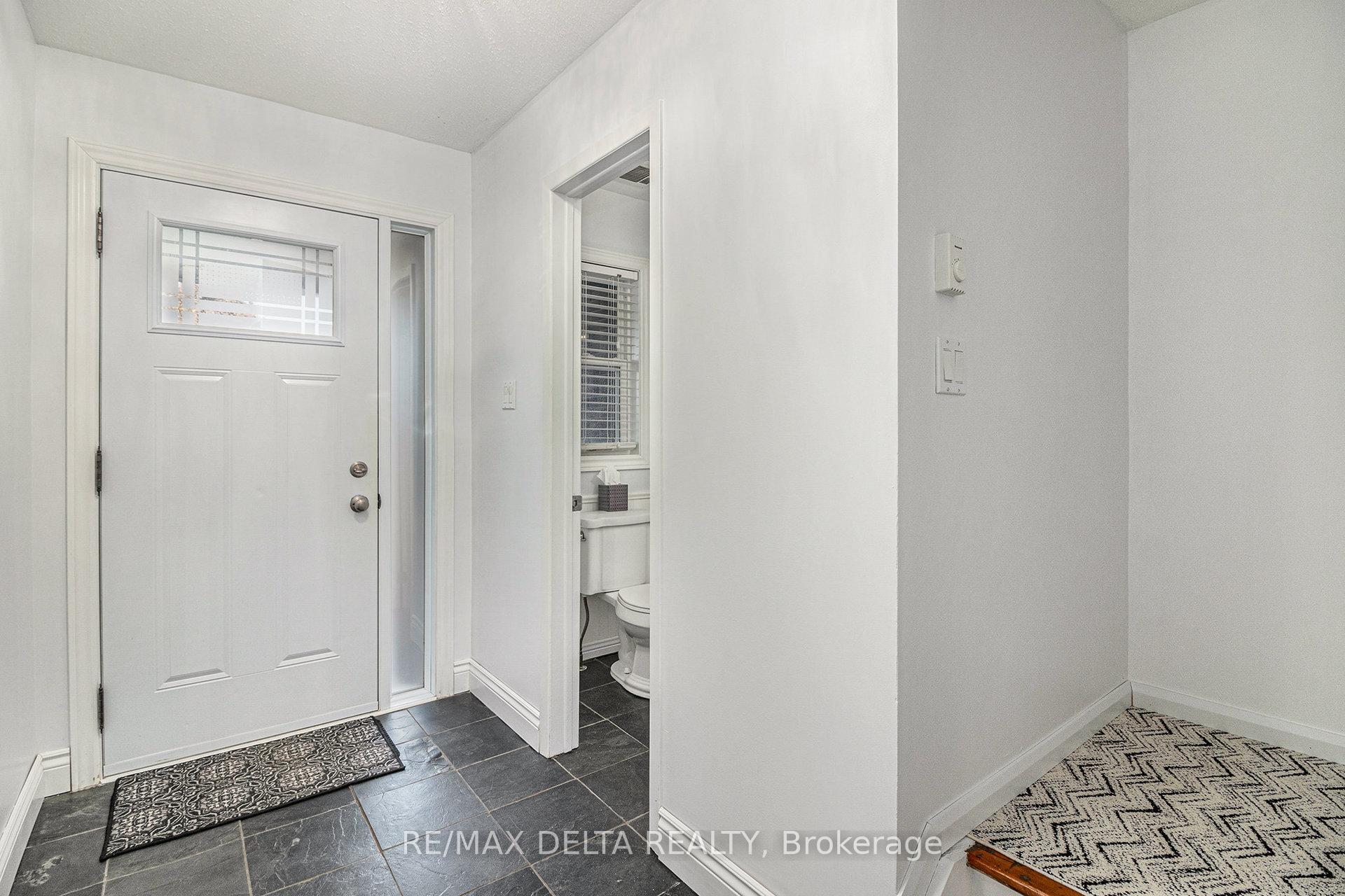 Photo 4 of 1345 Cedarcroft Crescent, Ottawa, Pineview — HOMEH