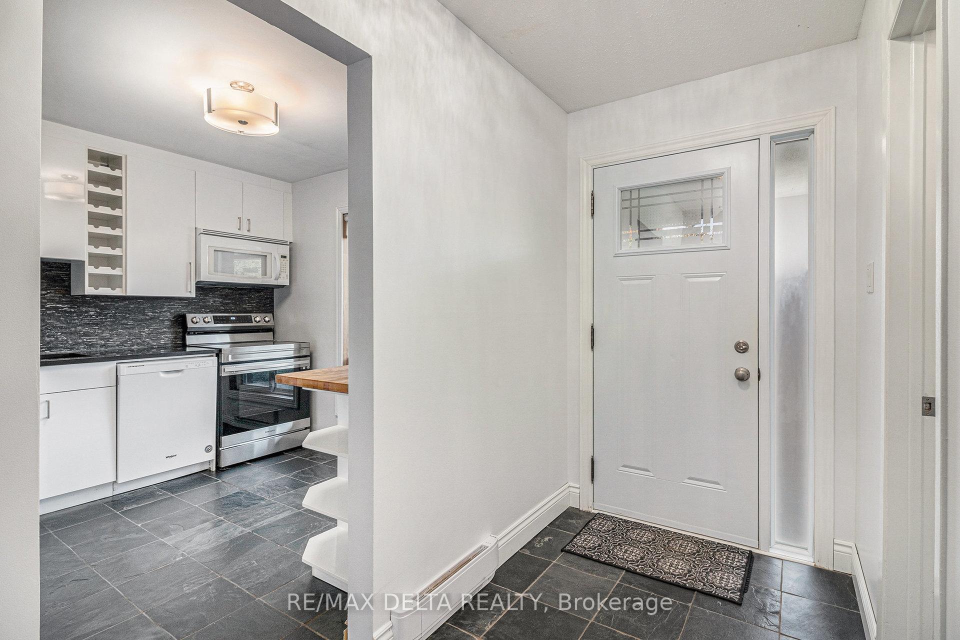 Photo 12 of 1345 Cedarcroft Crescent, Ottawa, Pineview — HOMEH