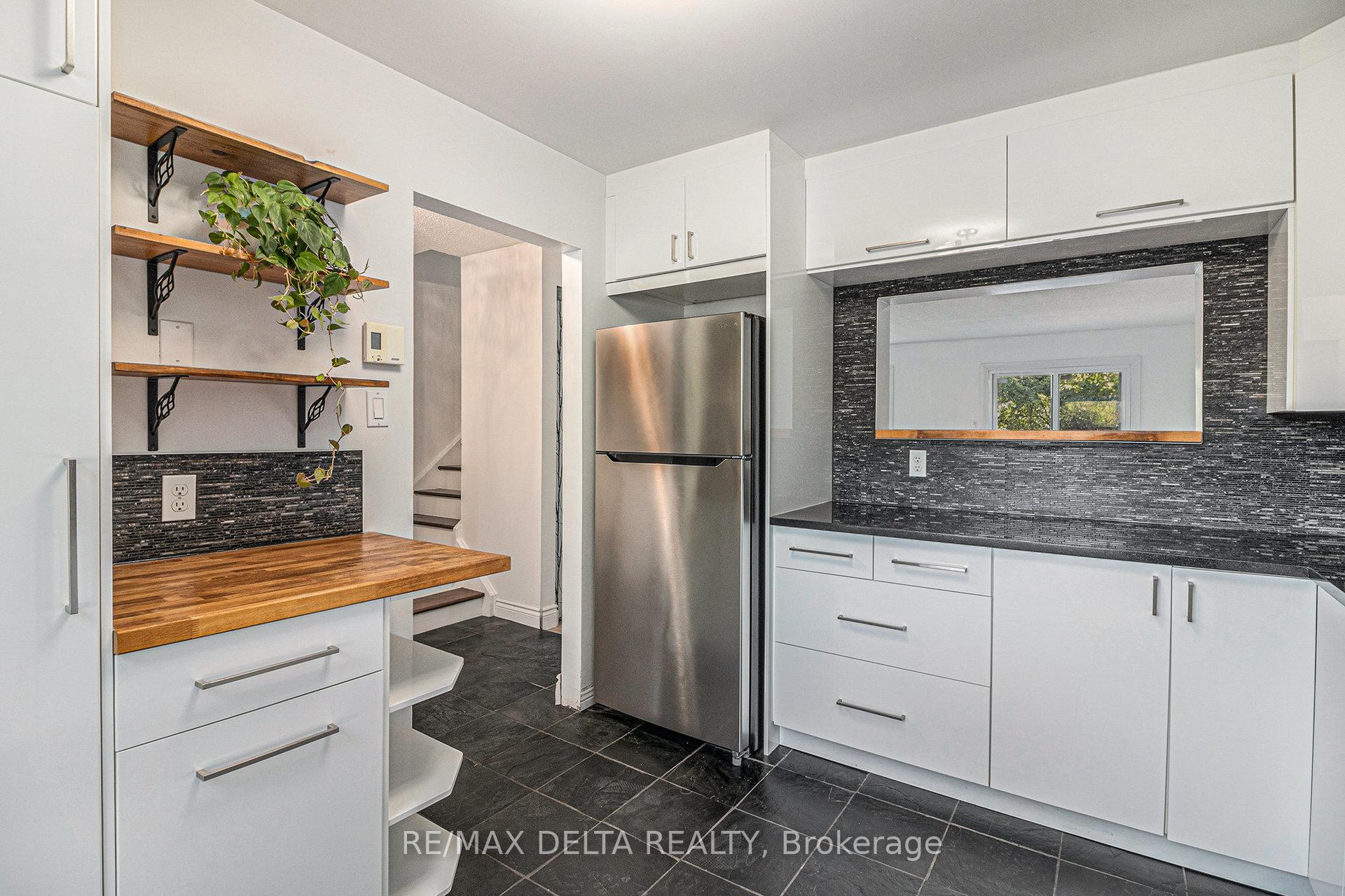 Photo 9 of 1345 Cedarcroft Crescent, Ottawa, Pineview — HOMEH