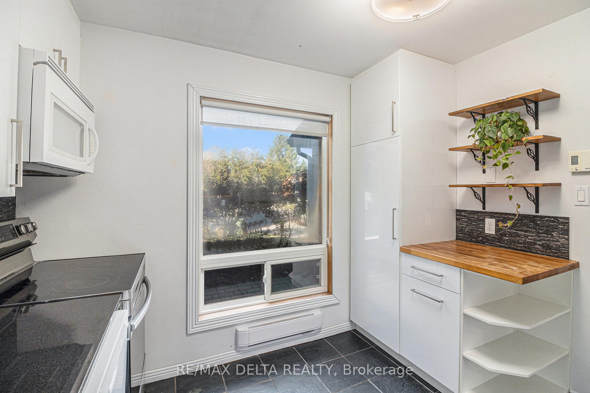 Photo 11 of 1345 Cedarcroft Crescent, Ottawa, Pineview — HOMEH