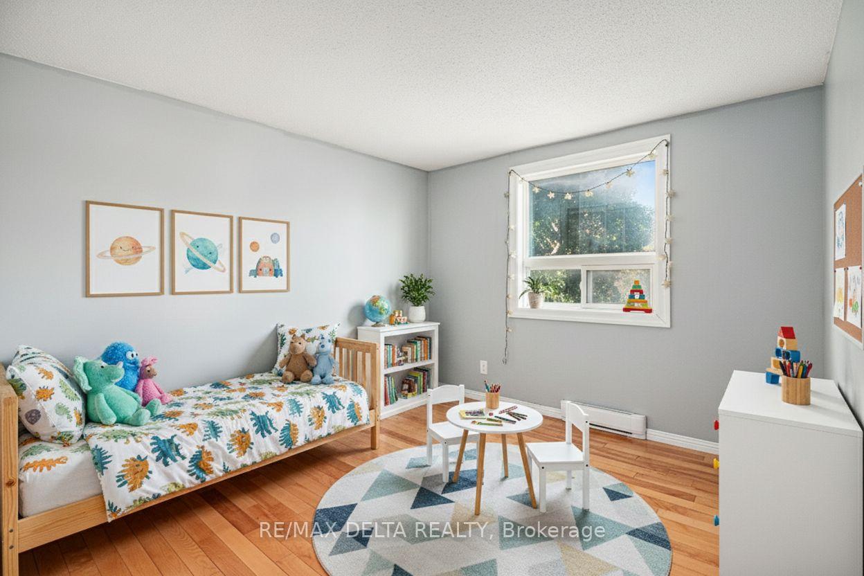 Photo 10 of 1345 Cedarcroft Crescent, Ottawa, Pineview — HOMEH