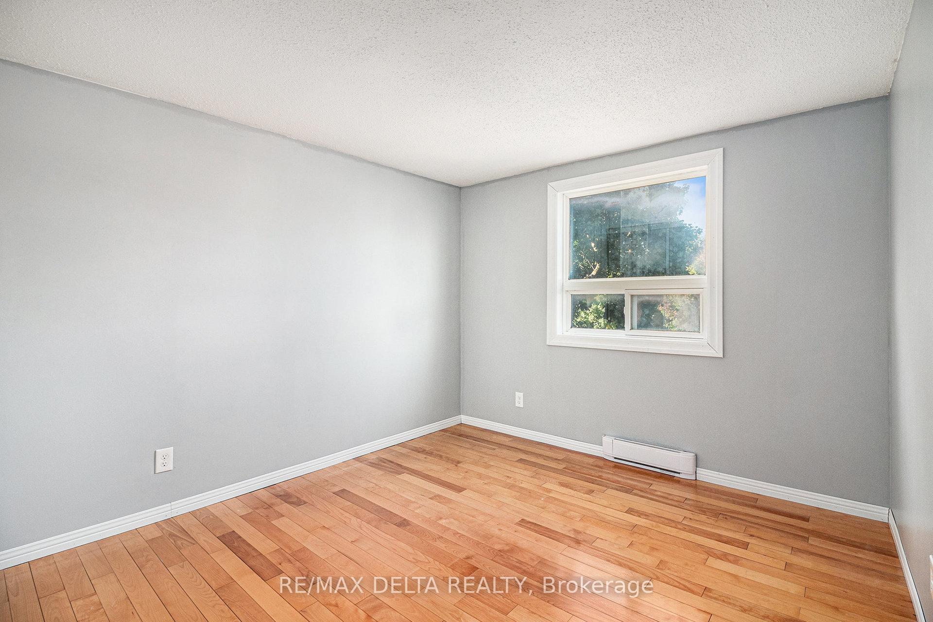 Photo 13 of 1345 Cedarcroft Crescent, Ottawa, Pineview — HOMEH