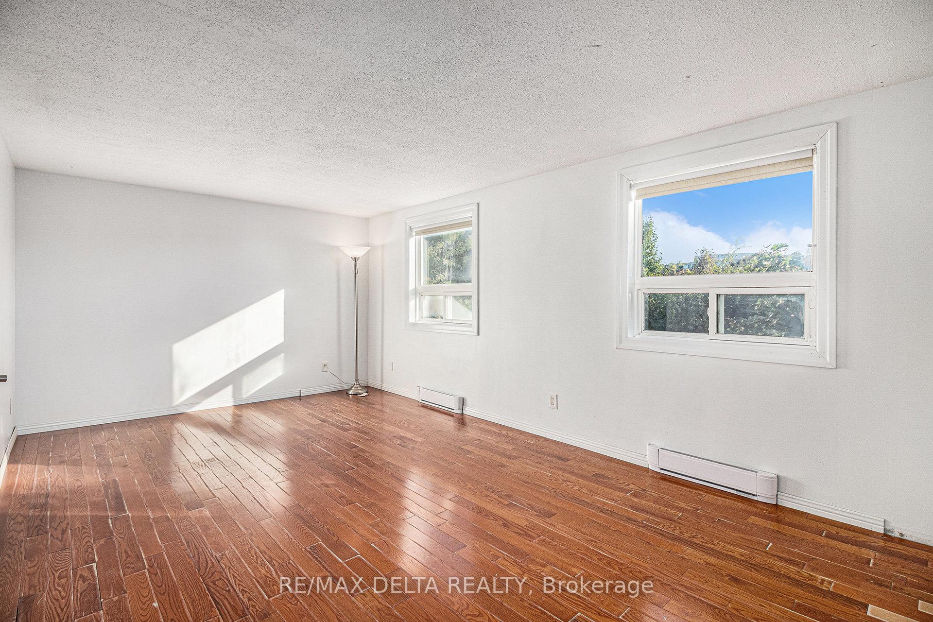 Photo 14 of 1345 Cedarcroft Crescent, Ottawa, Pineview — HOMEH