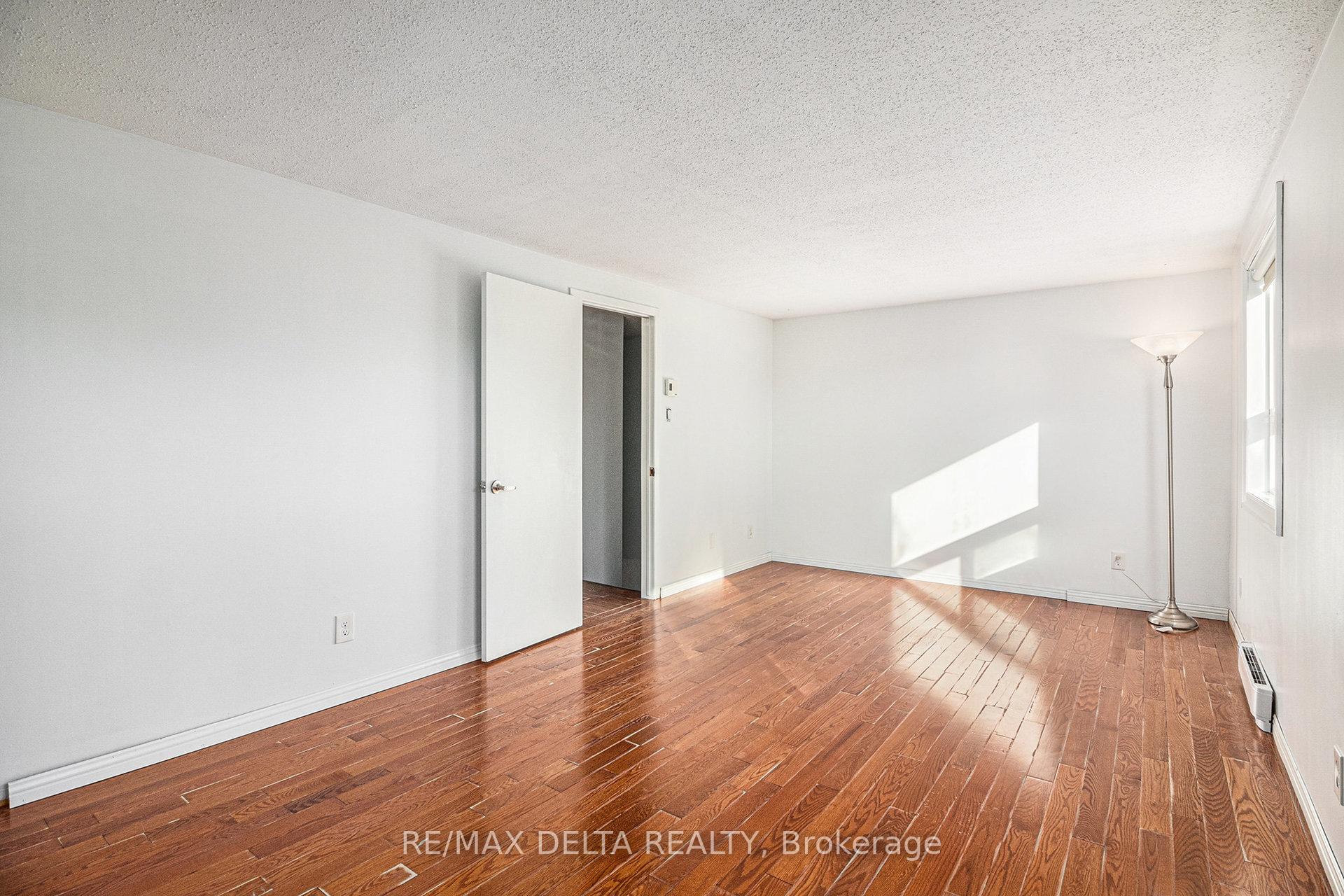 Photo 16 of 1345 Cedarcroft Crescent, Ottawa, Pineview — HOMEH