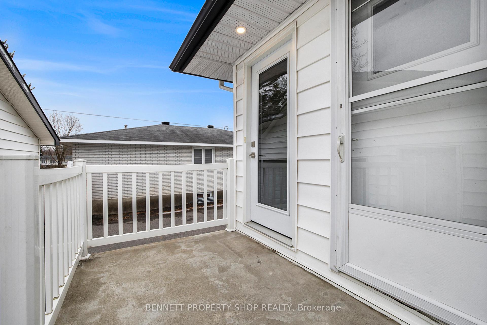 Photo 2 of Unit B, 1383 Maxime Street, Ottawa, Pineview — HOMEH