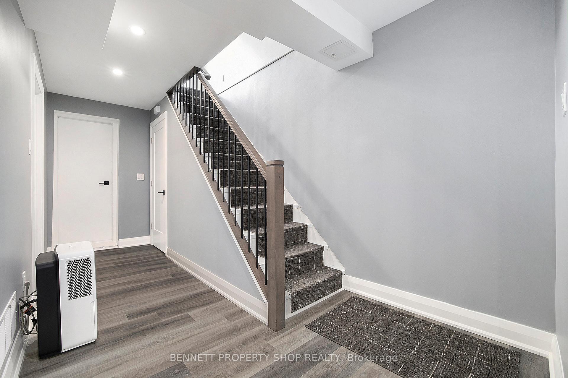 Photo 4 of Unit B, 1383 Maxime Street, Ottawa, Pineview — HOMEH