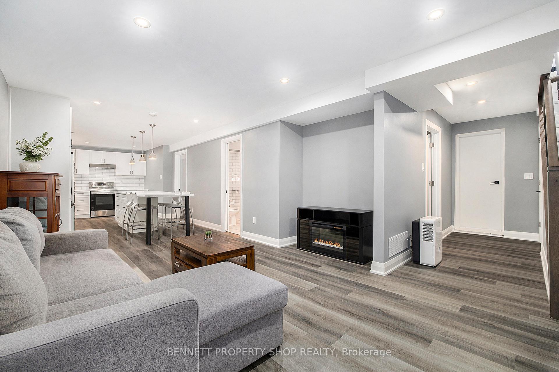 Photo 5 of Unit B, 1383 Maxime Street, Ottawa, Pineview — HOMEH