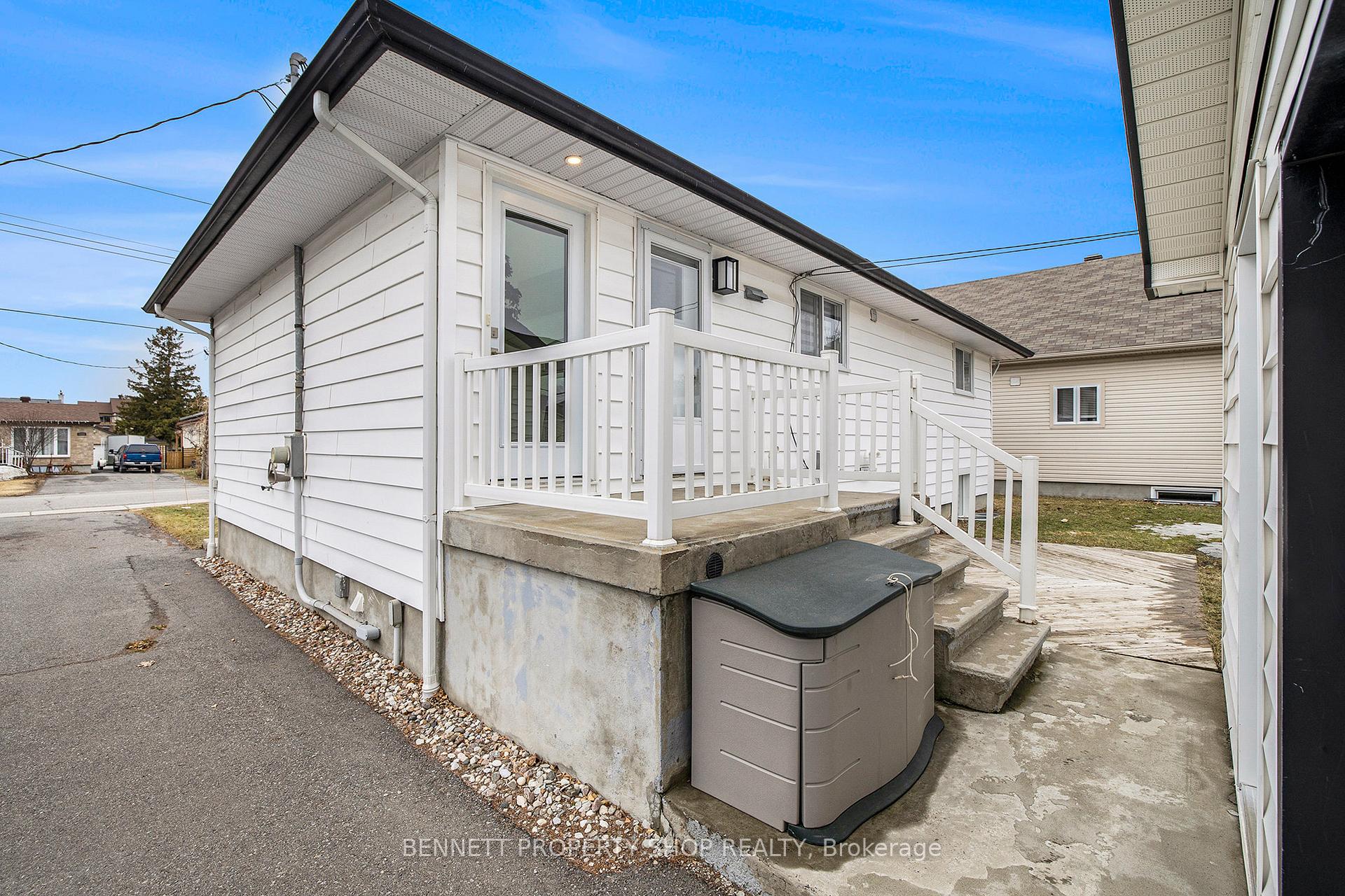 Photo 16 of Unit B, 1383 Maxime Street, Ottawa, Pineview — HOMEH
