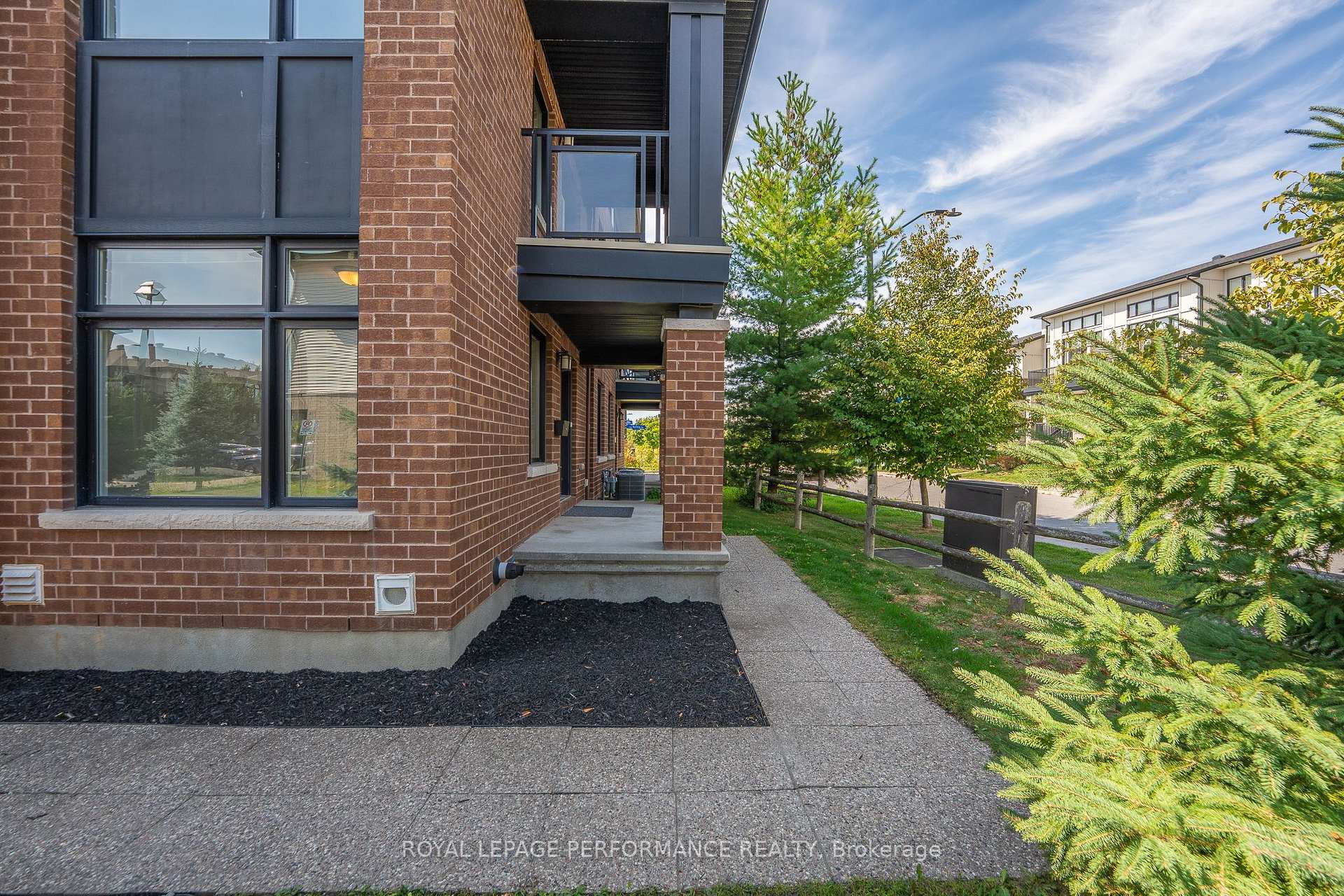 Photo 2 of 96 Stockholm Private, Ottawa, Riverside South/Gloucester Glen — HOMEH