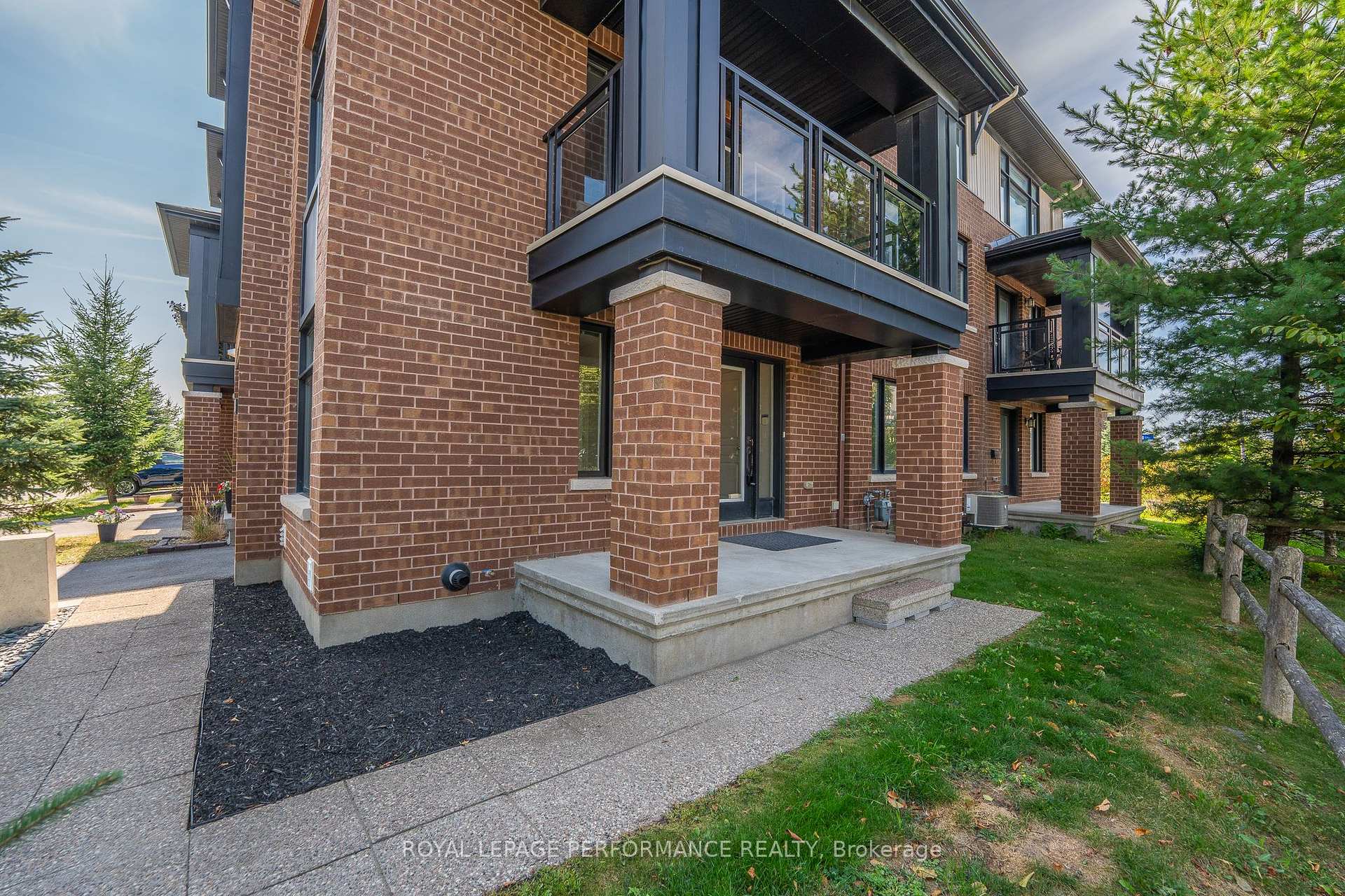 Photo 3 of 96 Stockholm Private, Ottawa, Riverside South/Gloucester Glen — HOMEH