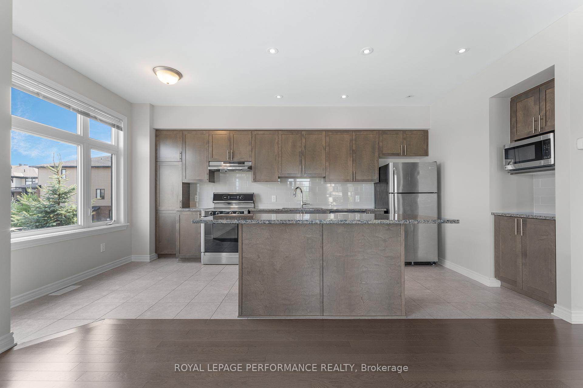 Photo 15 of 96 Stockholm Private, Ottawa, Riverside South/Gloucester Glen — HOMEH