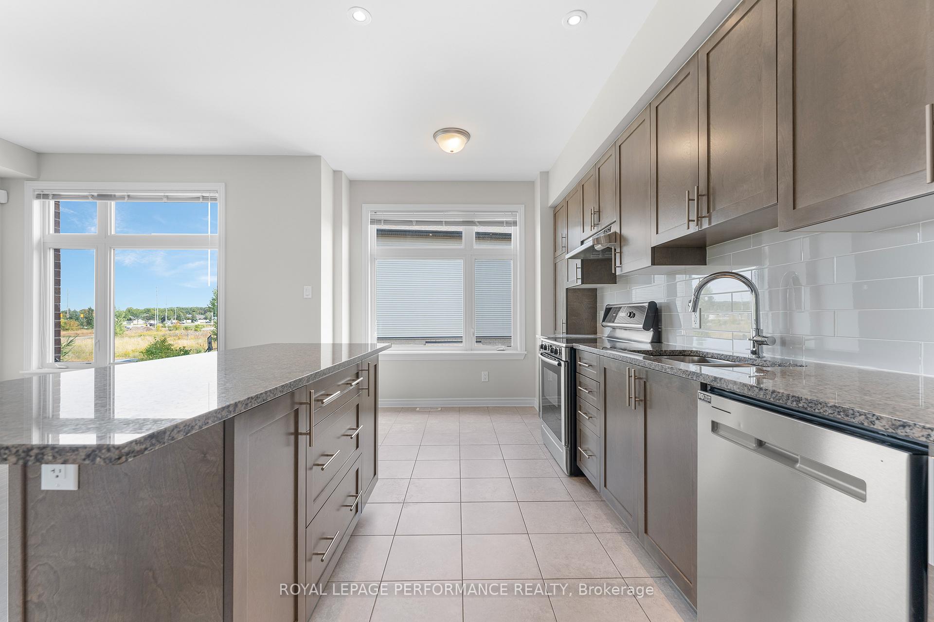 Photo 30 of 96 Stockholm Private, Ottawa, Riverside South/Gloucester Glen — HOMEH