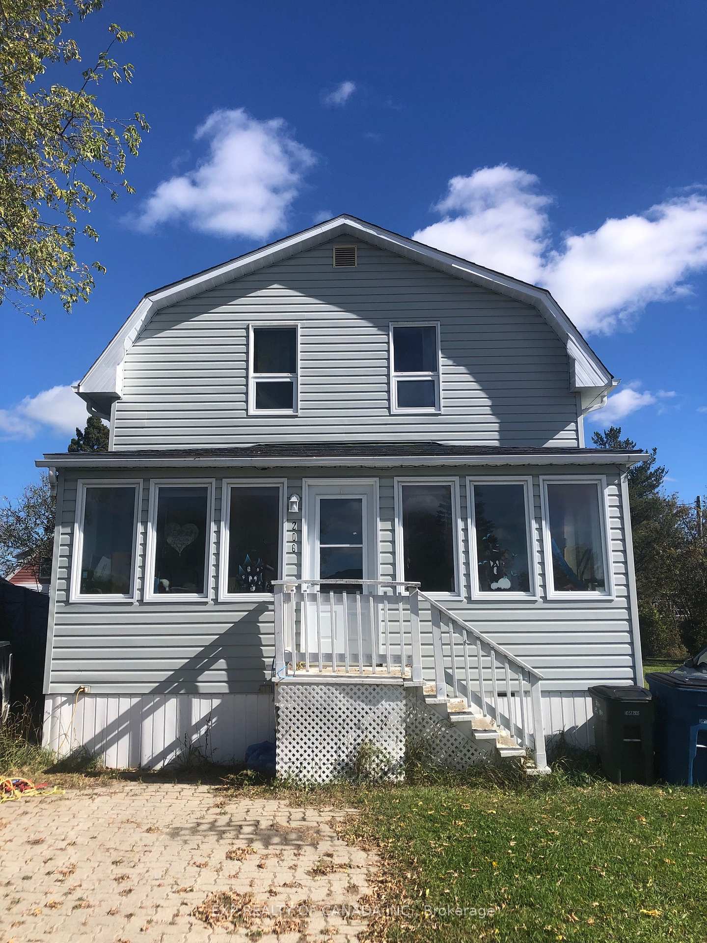 Photo 1 of 206 Eleventh Avenue, Cochrane — HOMEH