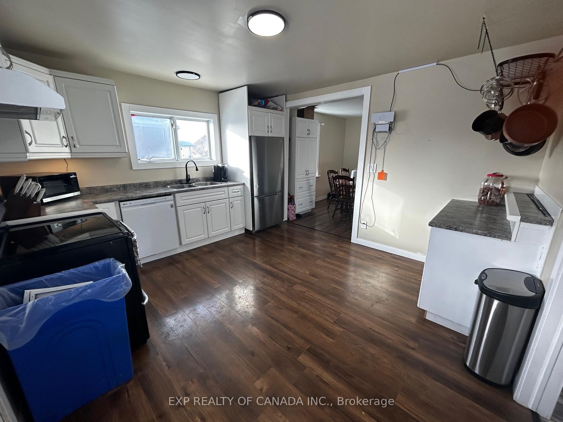 Photo 6 of 206 Eleventh Avenue, Cochrane — HOMEH