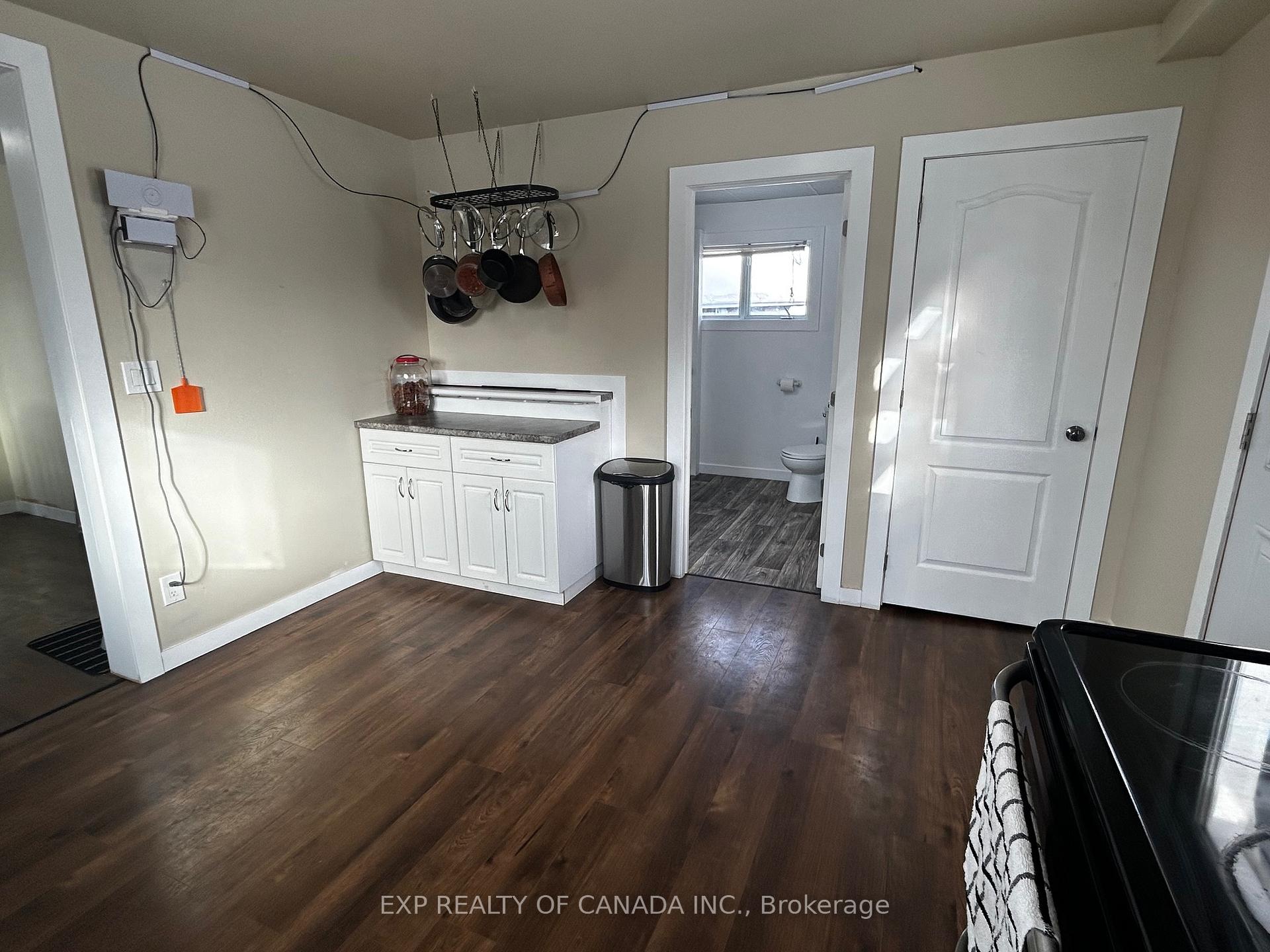Photo 5 of 206 Eleventh Avenue, Cochrane — HOMEH