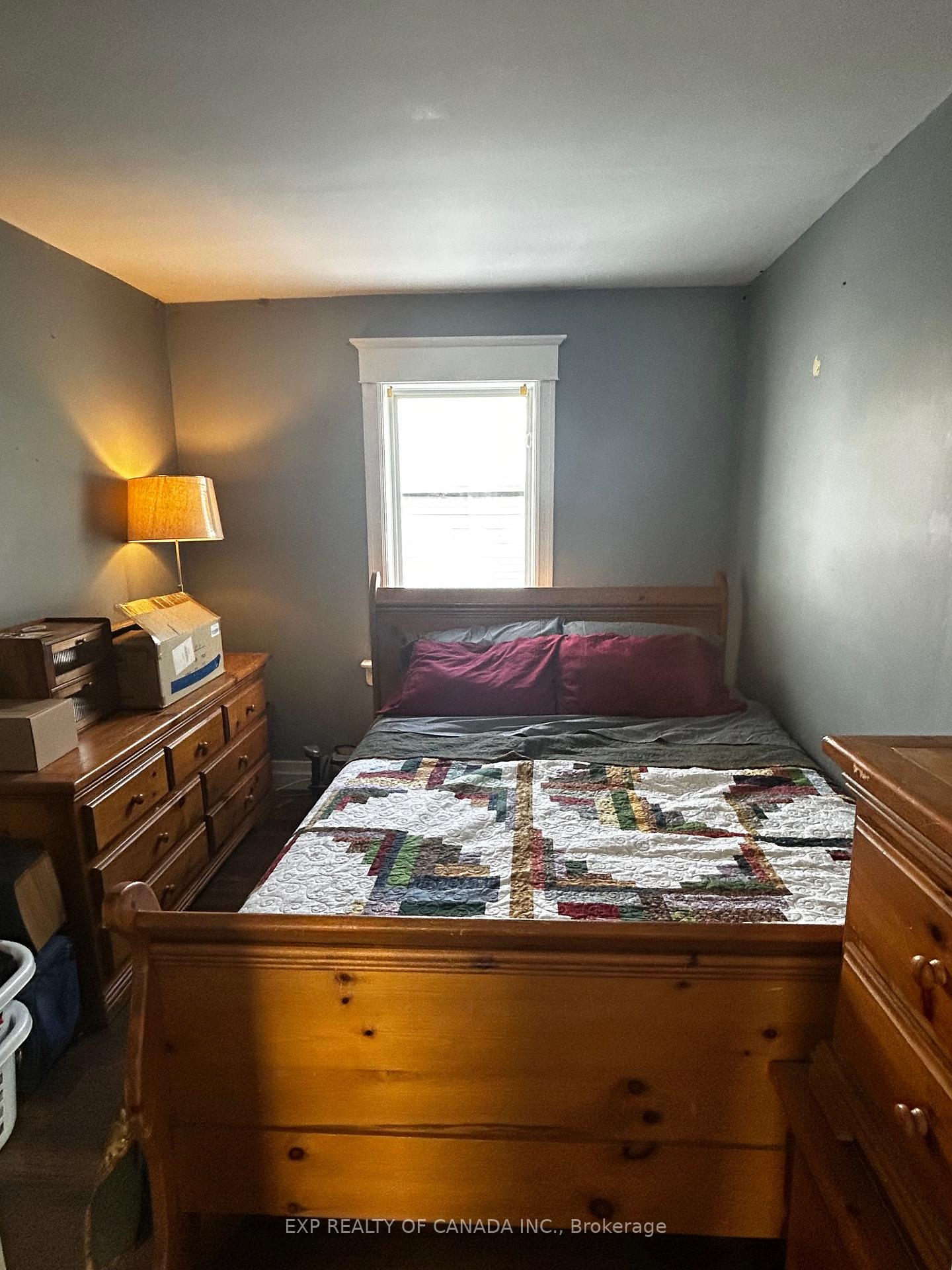 Photo 3 of 206 Eleventh Avenue, Cochrane — HOMEH