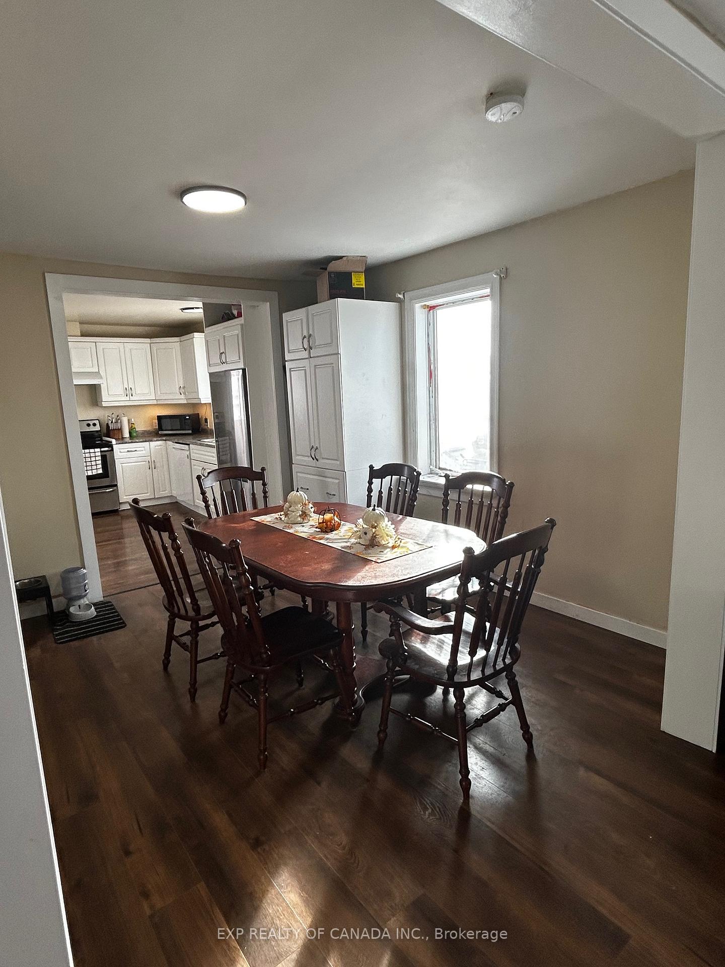 Photo 10 of 206 Eleventh Avenue, Cochrane — HOMEH