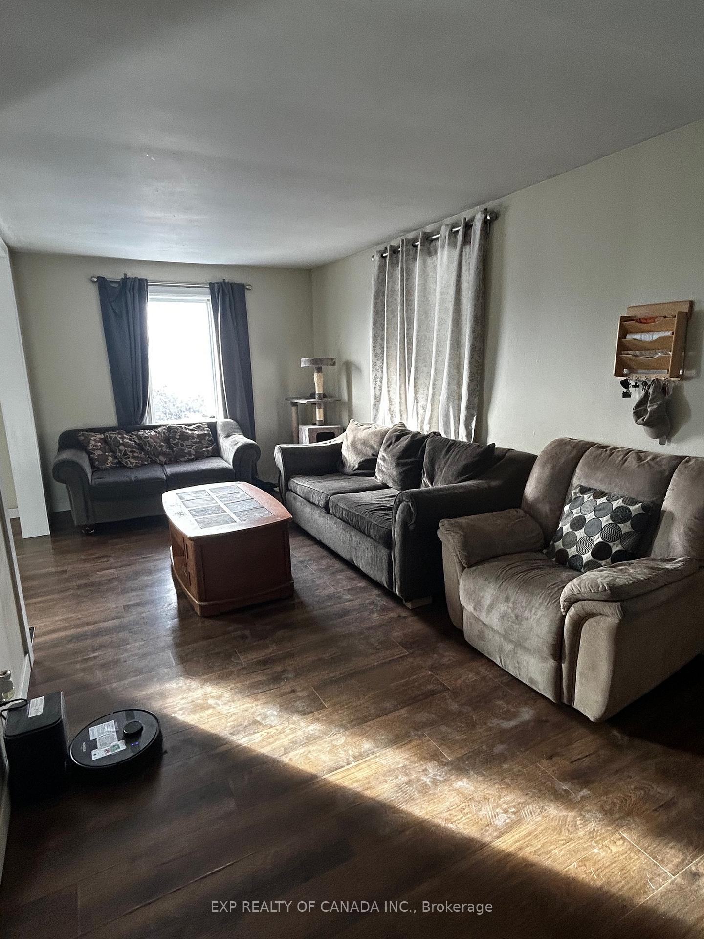 Photo 18 of 206 Eleventh Avenue, Cochrane — HOMEH