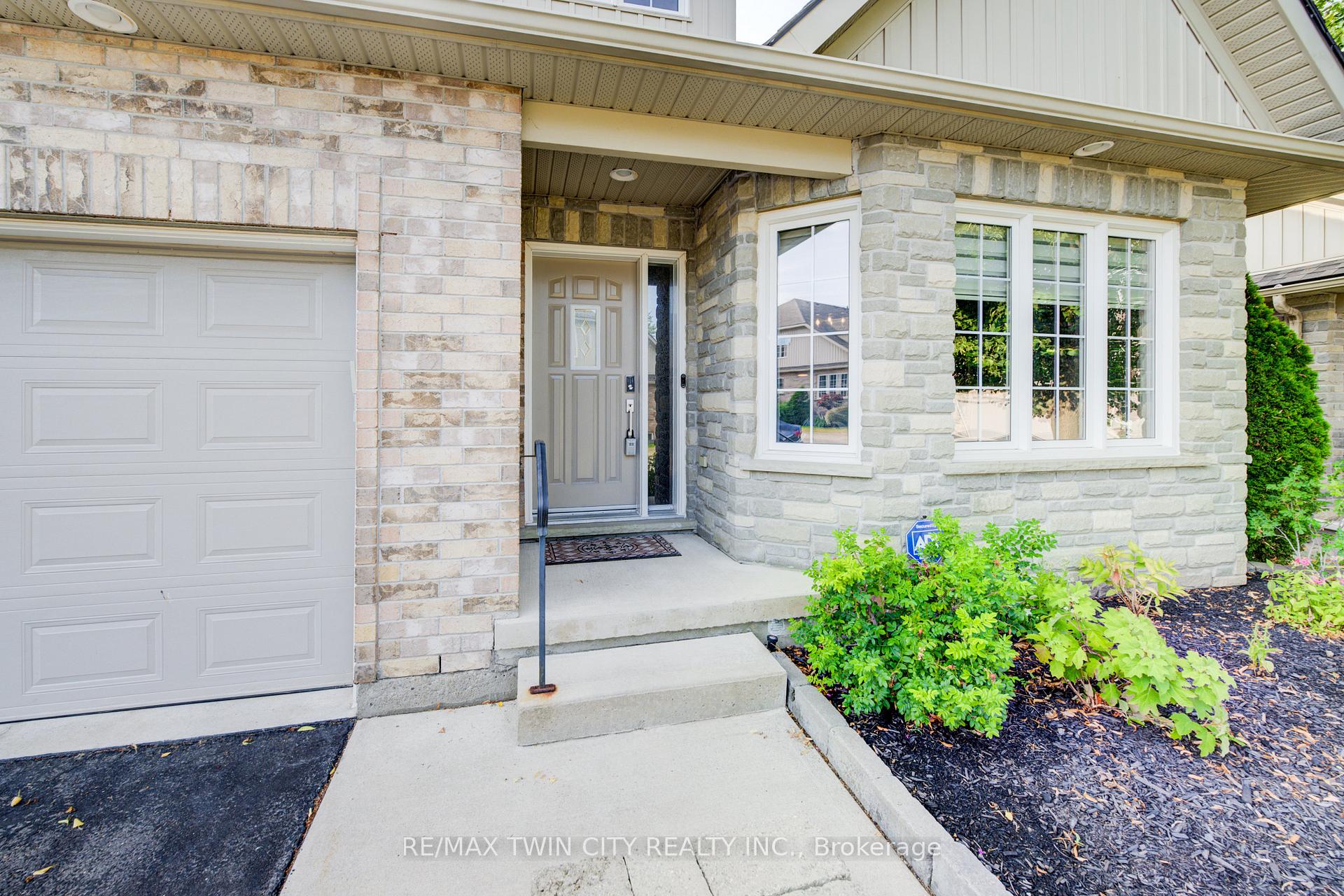 Photo 3 of Unit 9G, 350 Doon Valley Drive, Kitchener, Lower Doon — HOMEH