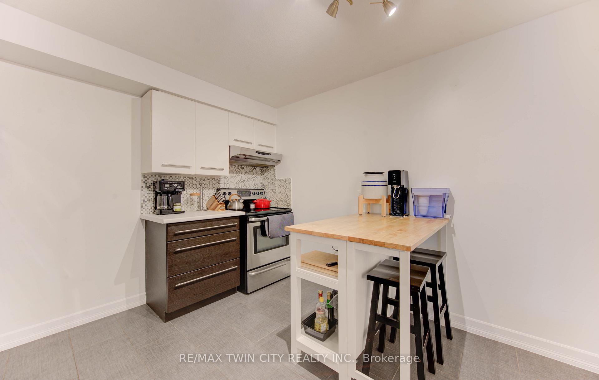 Photo 6 of Unit 211, 35 Green Valley Drive, Kitchener — HOMEH